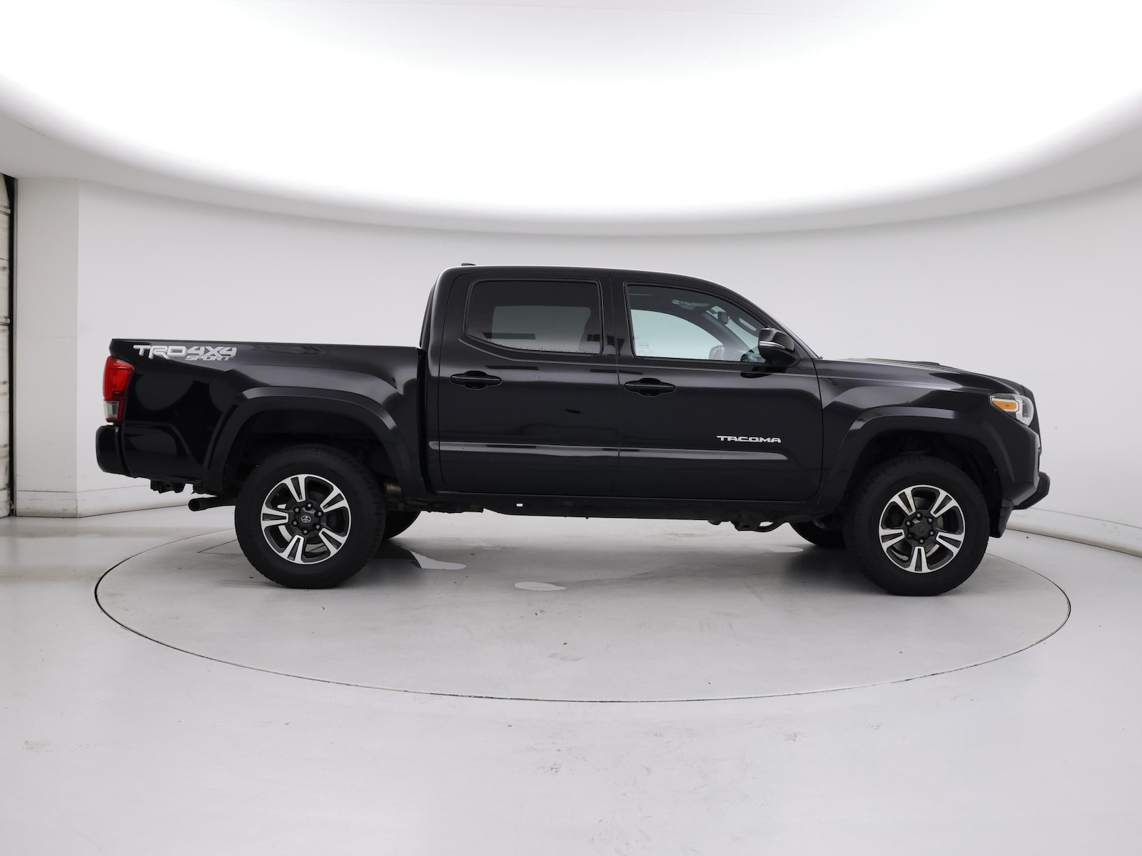 2016 Toyota Tacoma TRD Sport - Photo 8