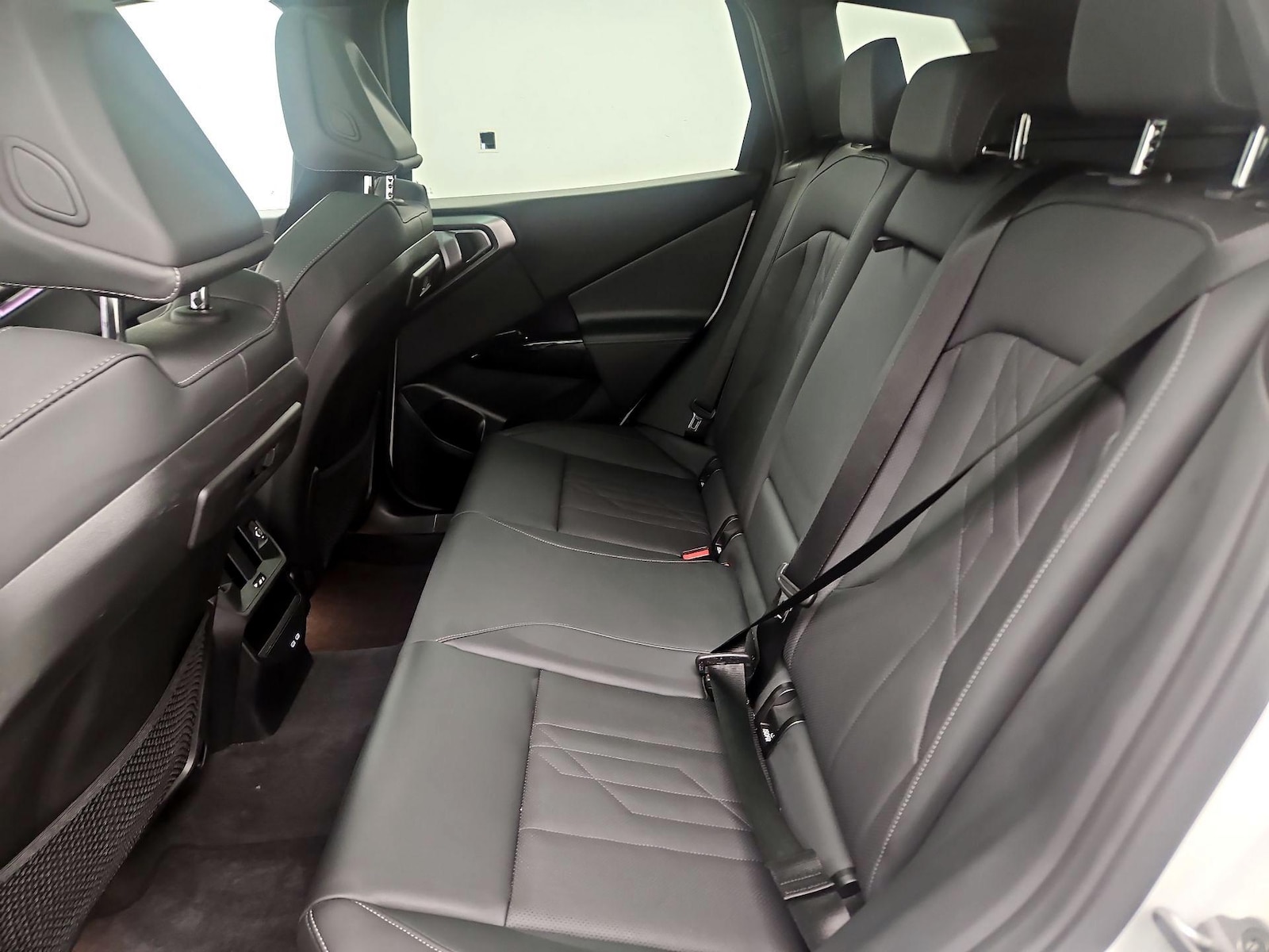 2026 BMW X3 30 - Photo 18