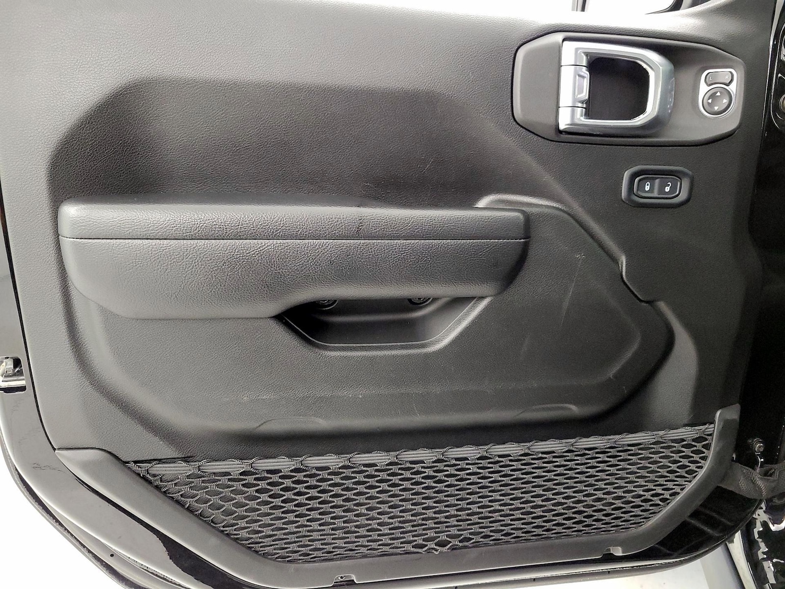 2025 Jeep Wrangler 4-Door Rubicon - Photo 13