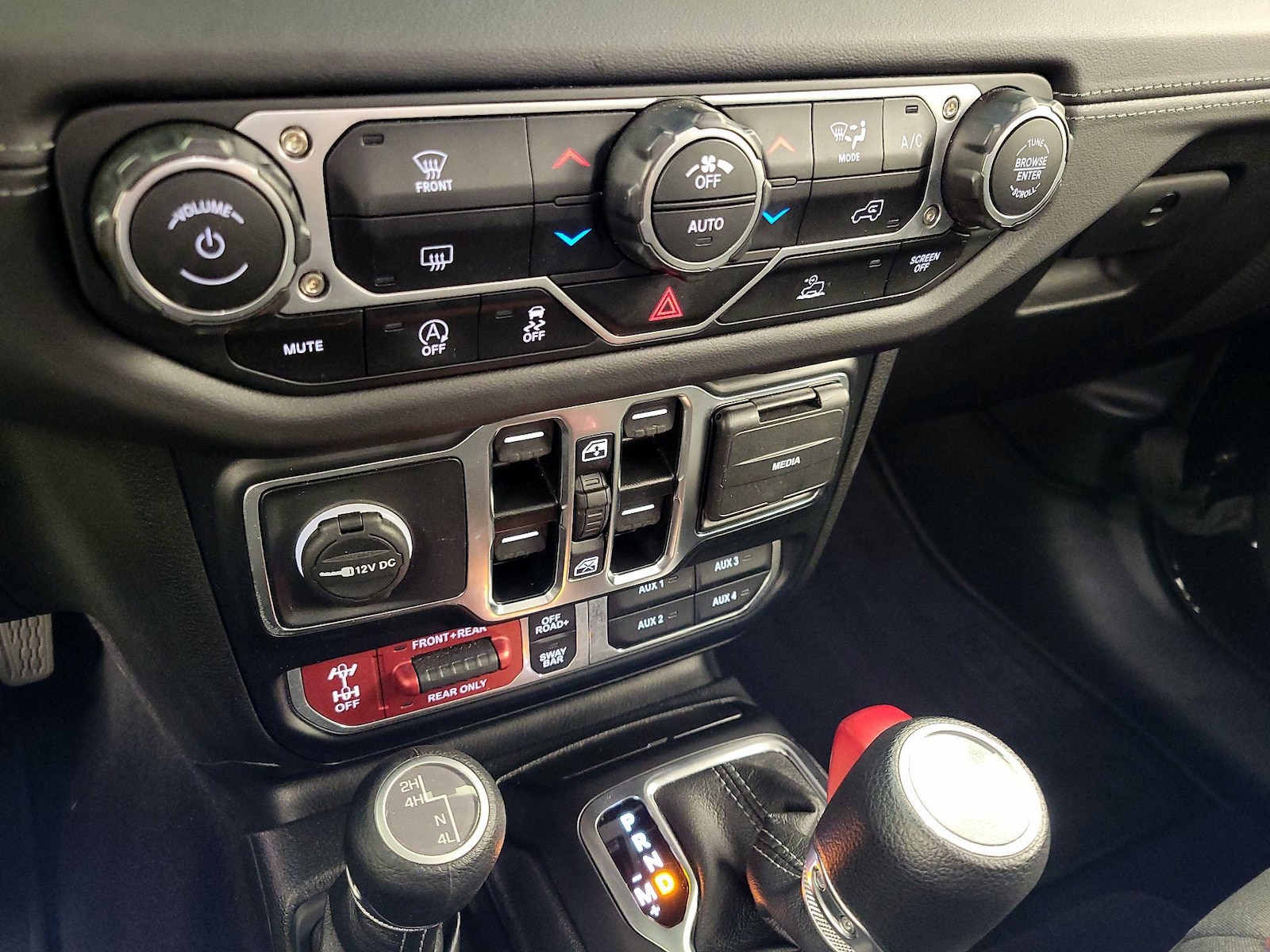 2025 Jeep Wrangler 4-Door Rubicon - Photo 17