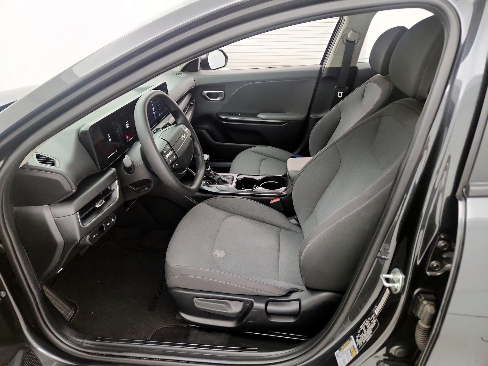 2025 Kia K4 LXS - Photo 12