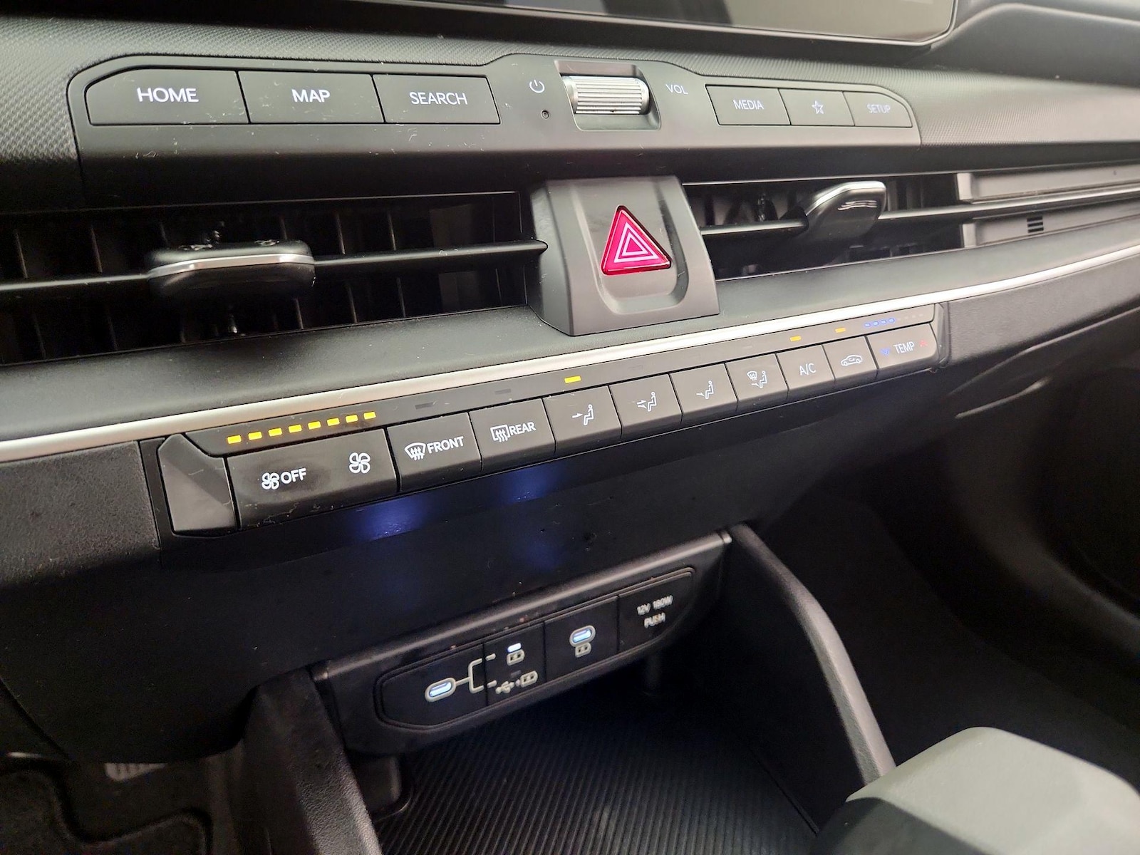 2025 Kia K4 LXS - Photo 17