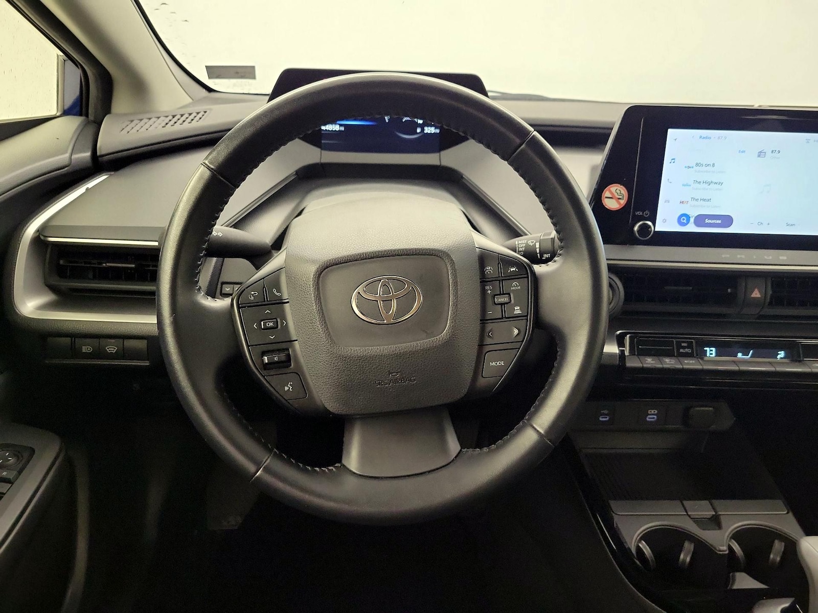 2024 Toyota Prius LE - Photo 11