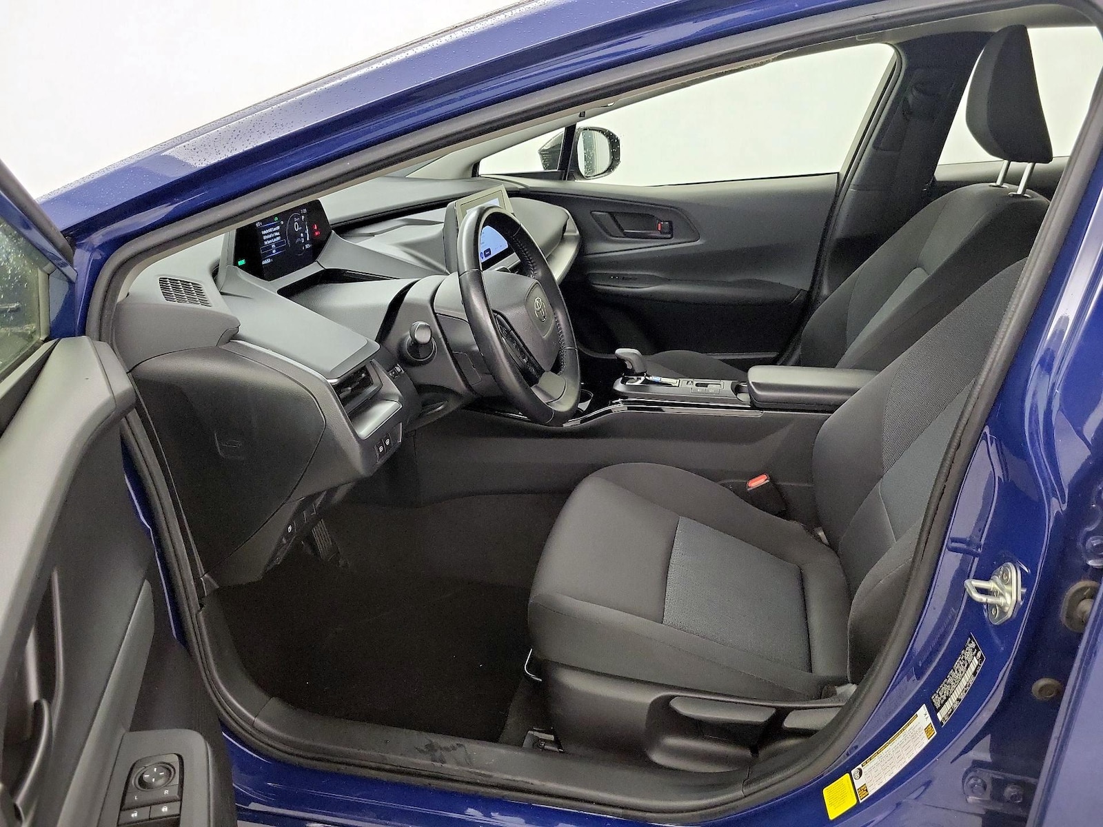2024 Toyota Prius LE - Photo 12
