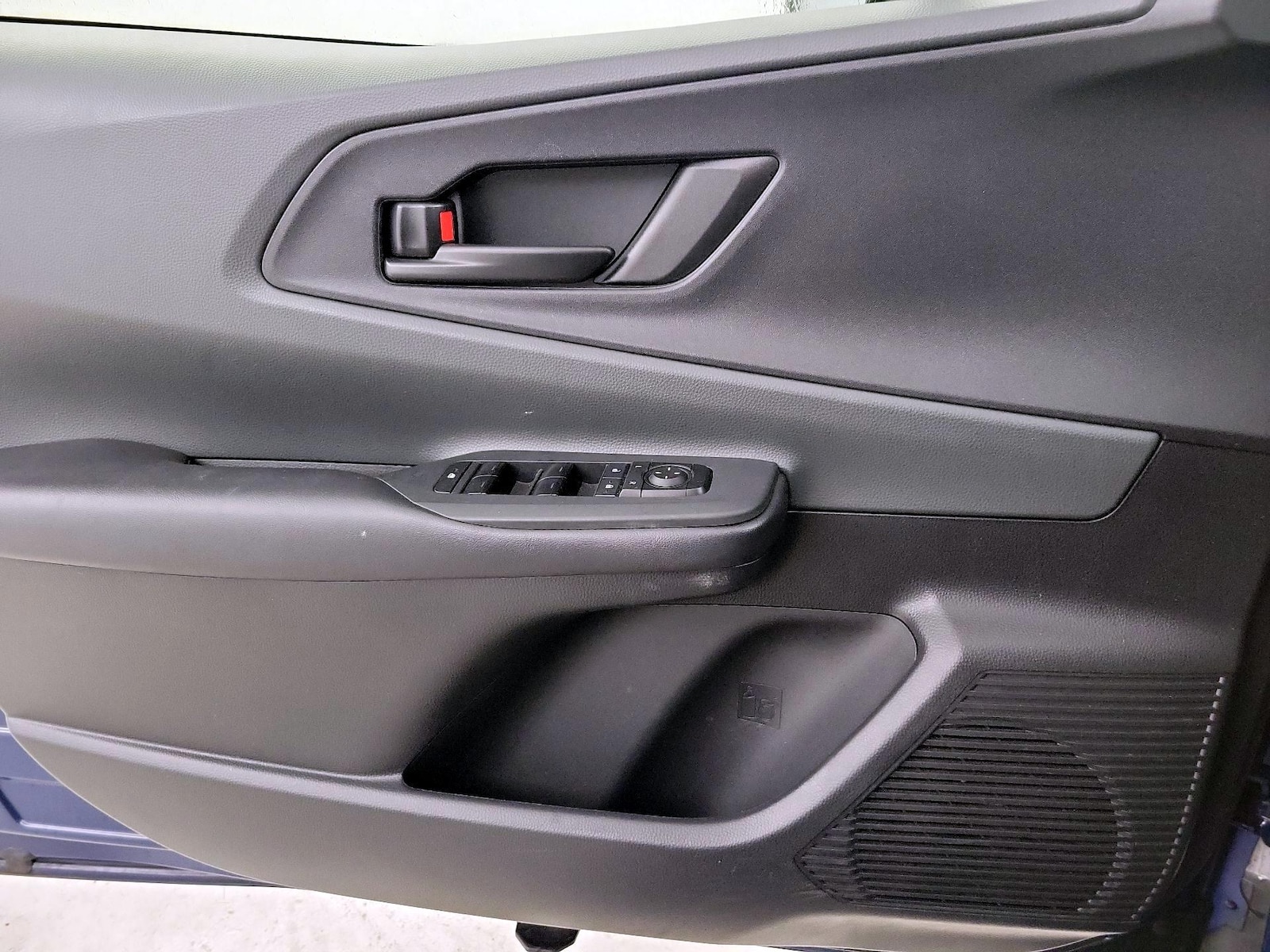 2024 Toyota Prius LE - Photo 13