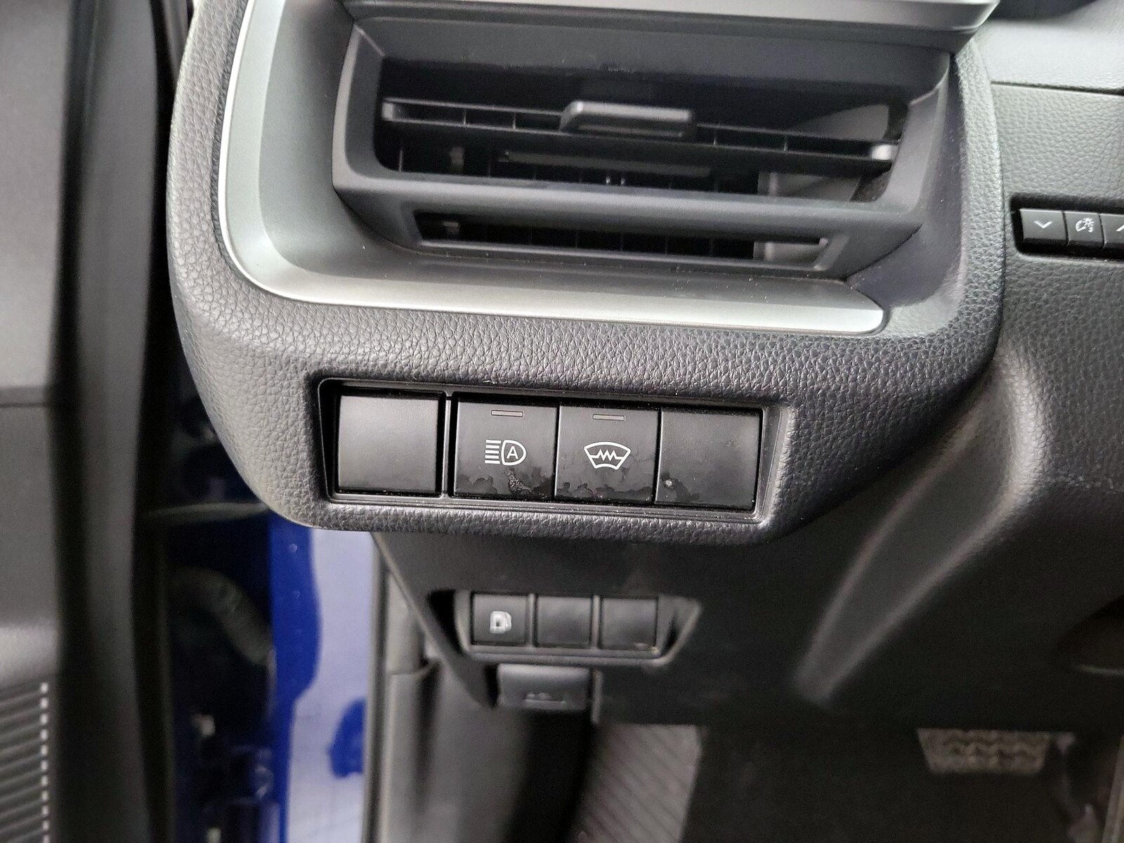2024 Toyota Prius LE - Photo 14