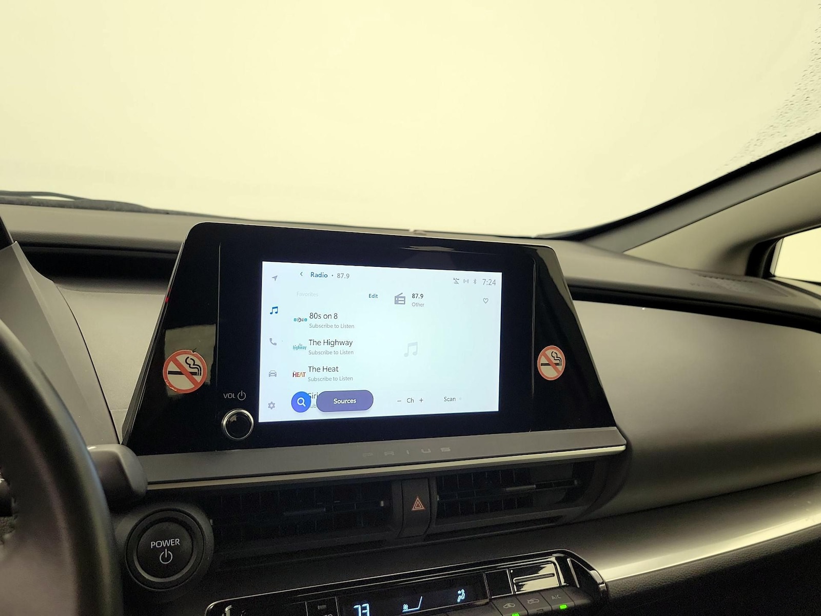 2024 Toyota Prius LE - Photo 16