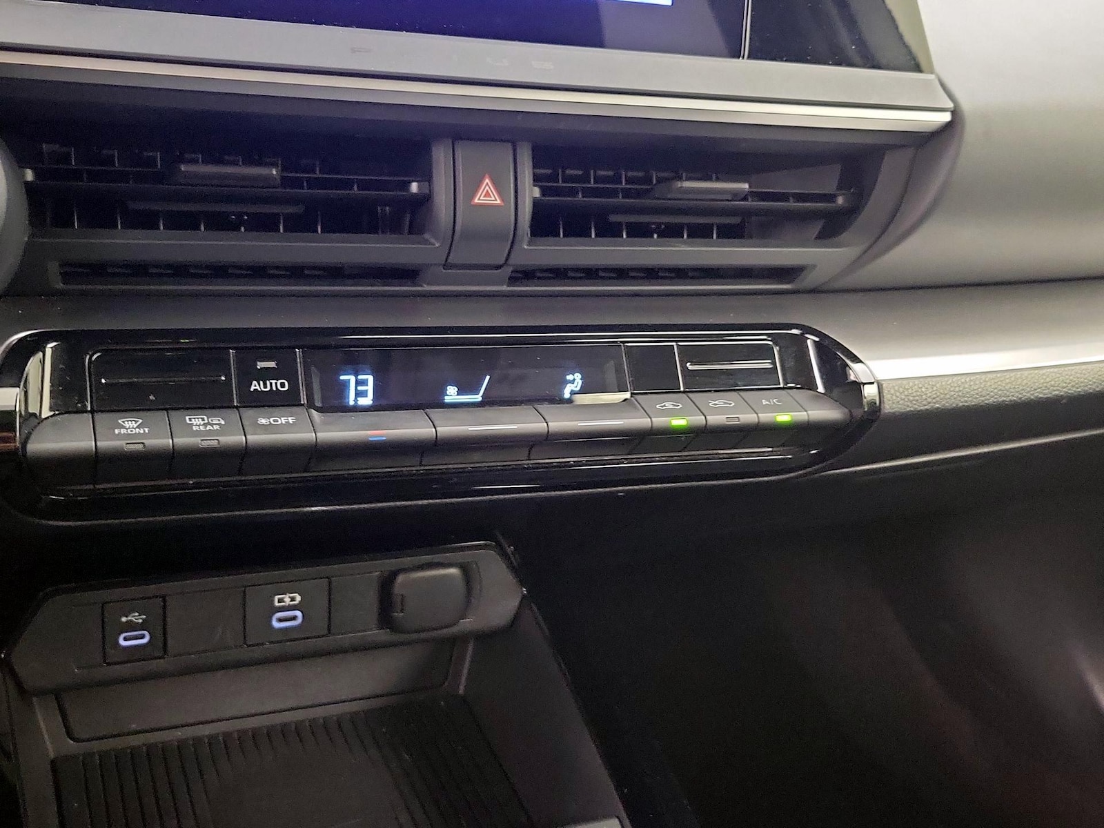 2024 Toyota Prius LE - Photo 17