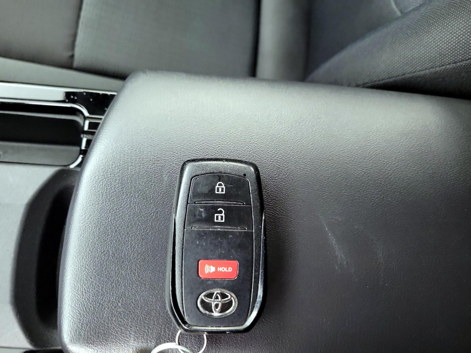 2024 Toyota Prius LE - Photo 23