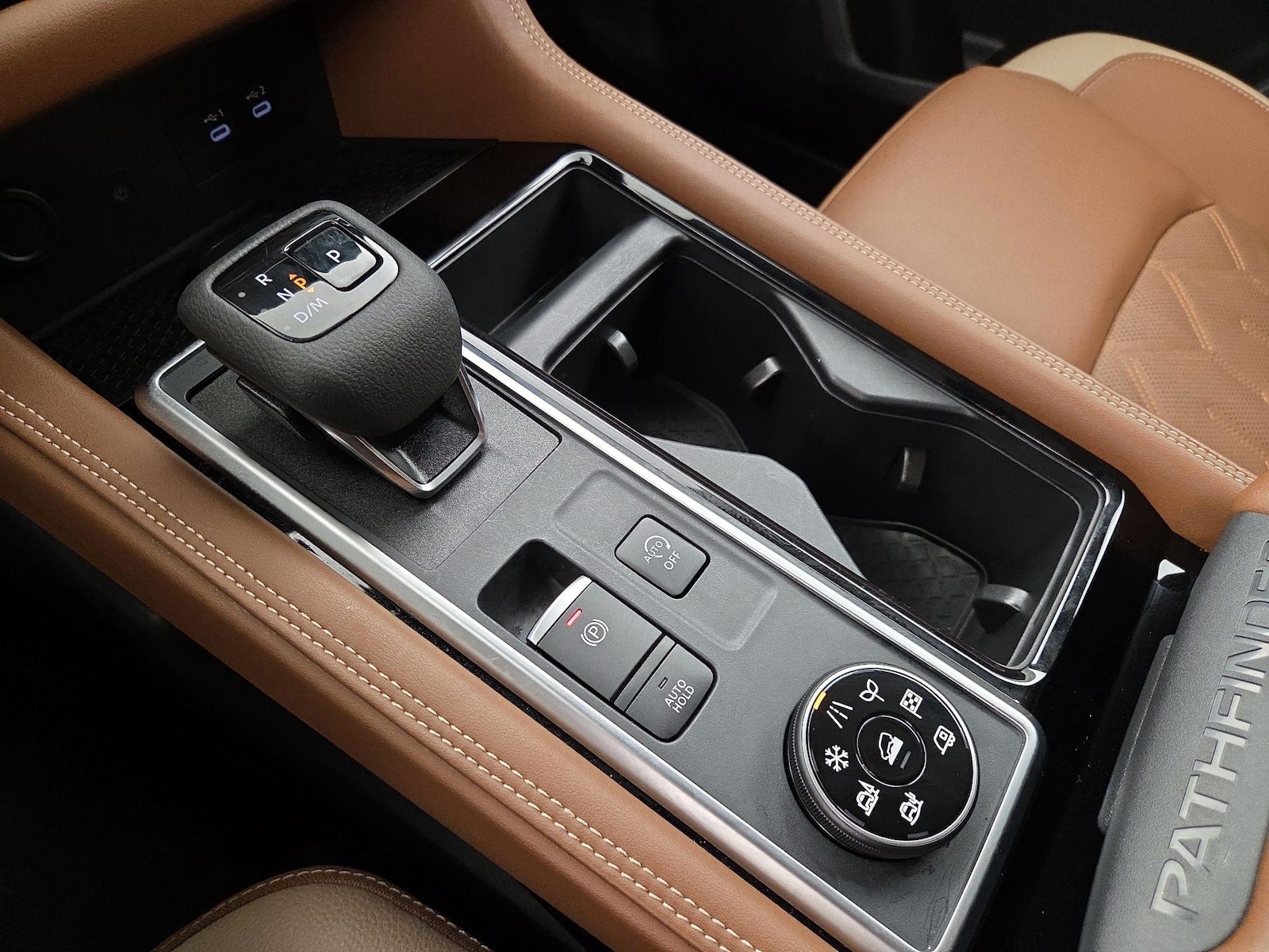 2026 Nissan Pathfinder Platinum - Photo 18