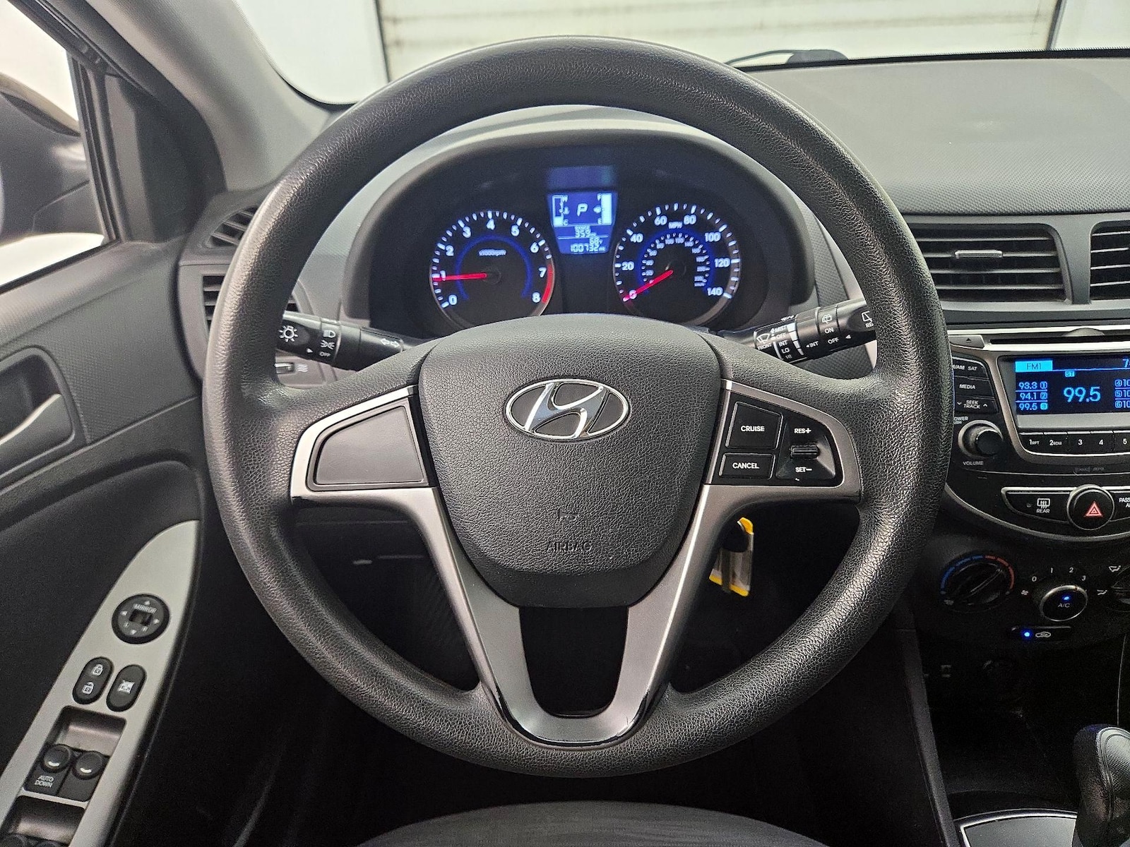 2016 Hyundai Accent SE - Photo 11