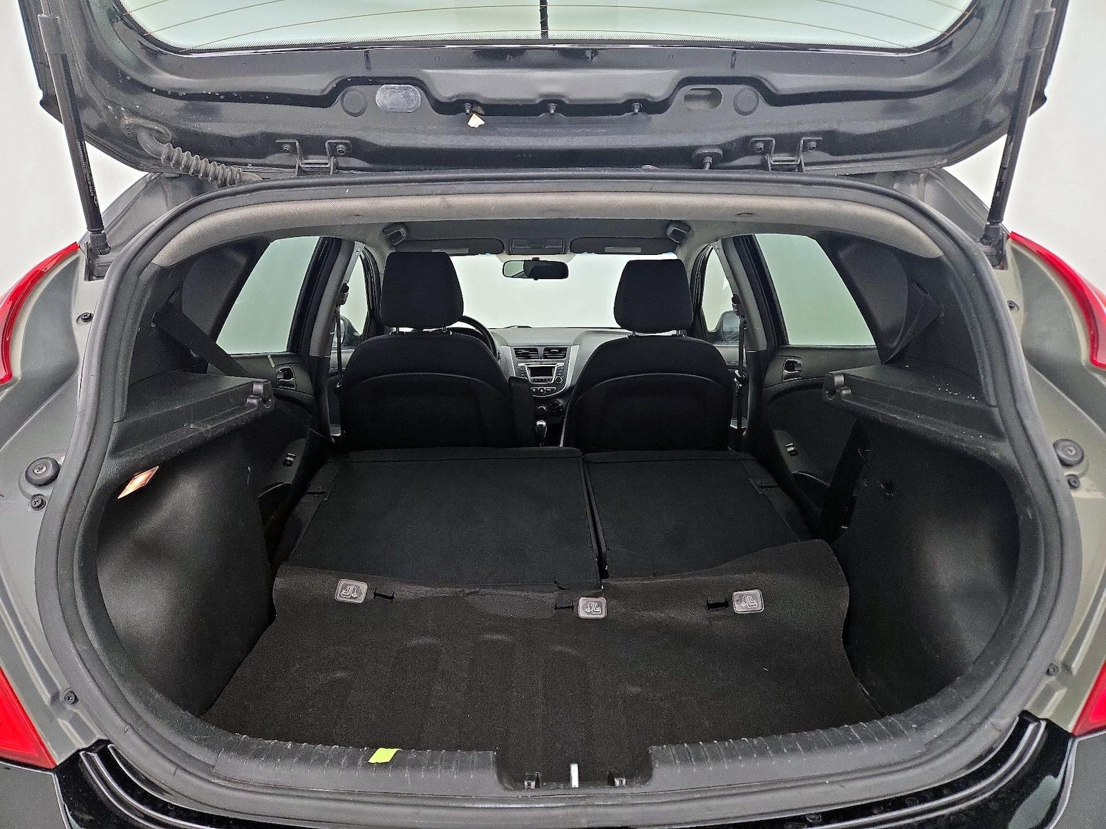 2016 Hyundai Accent SE - Photo 21