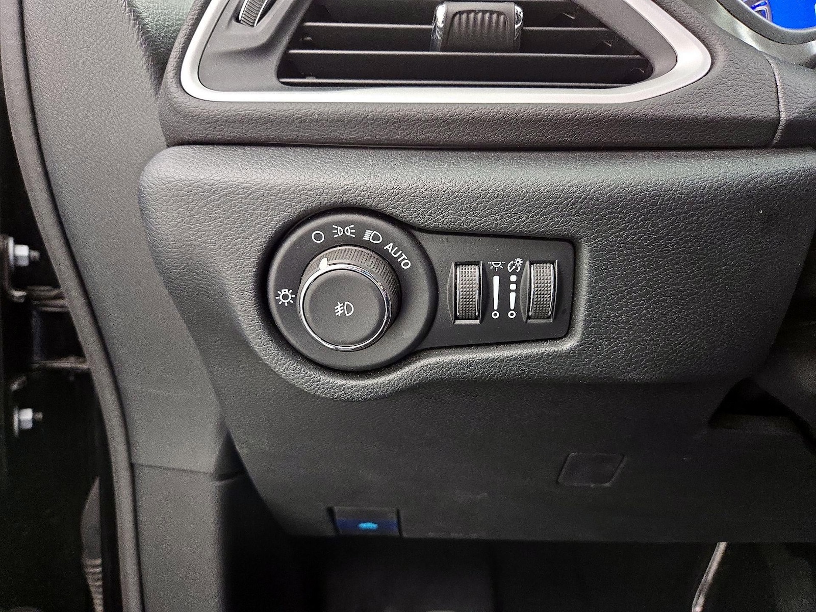 2025 Chrysler Pacifica Select - Photo 14