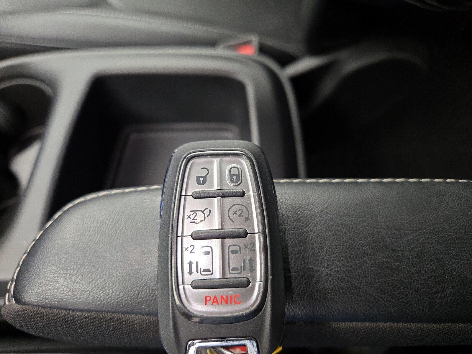 2025 Chrysler Pacifica Select - Photo 25