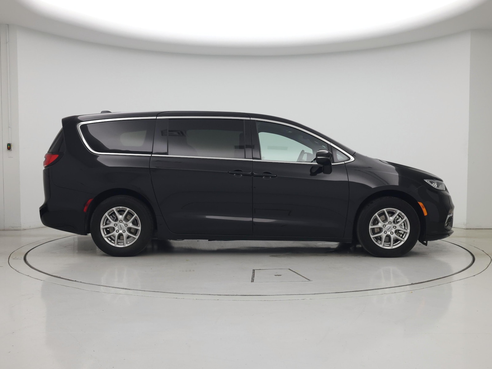 2025 Chrysler Pacifica Select - Photo 8