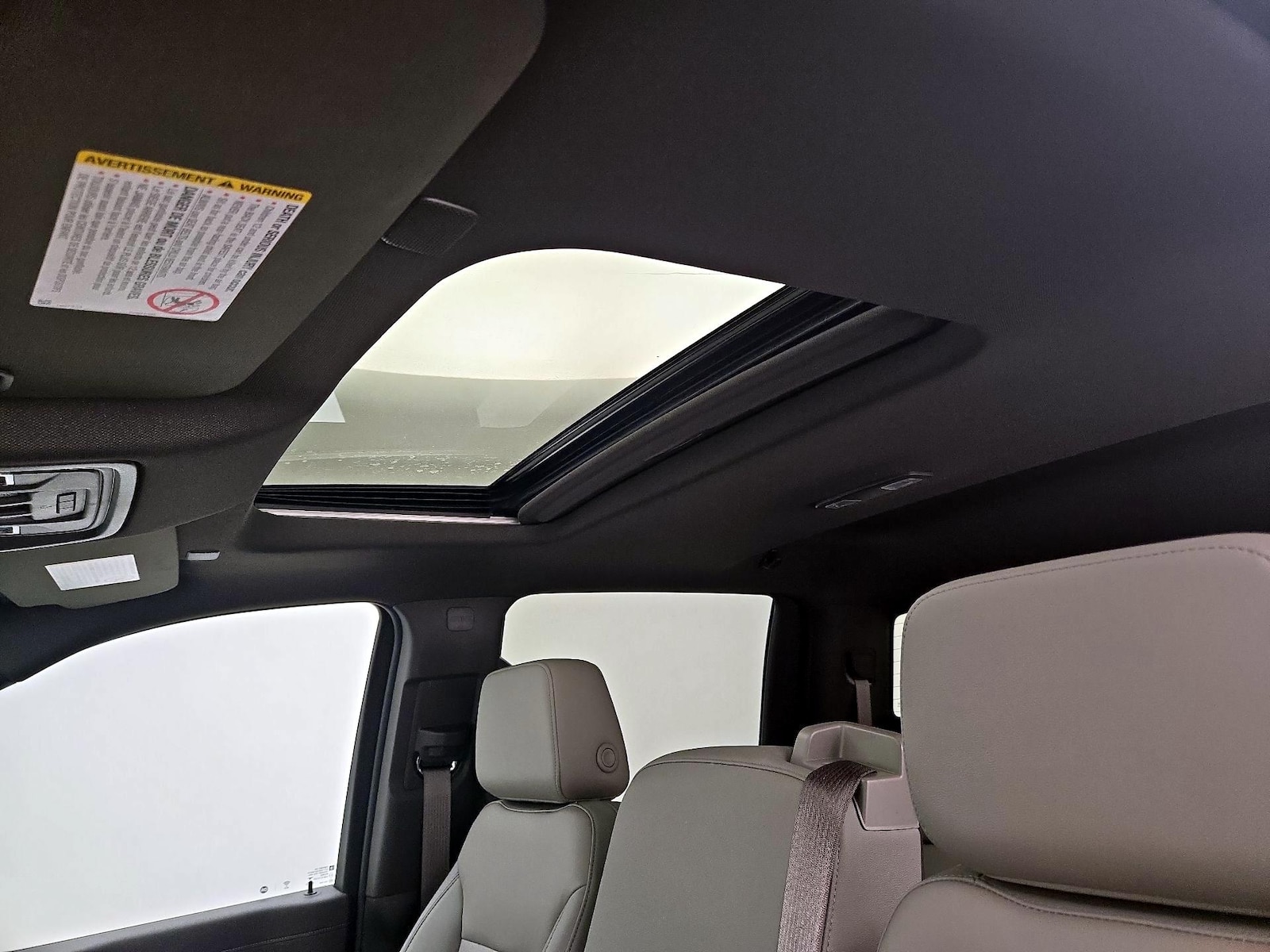 Sunroof(s) & Overhead Airbags