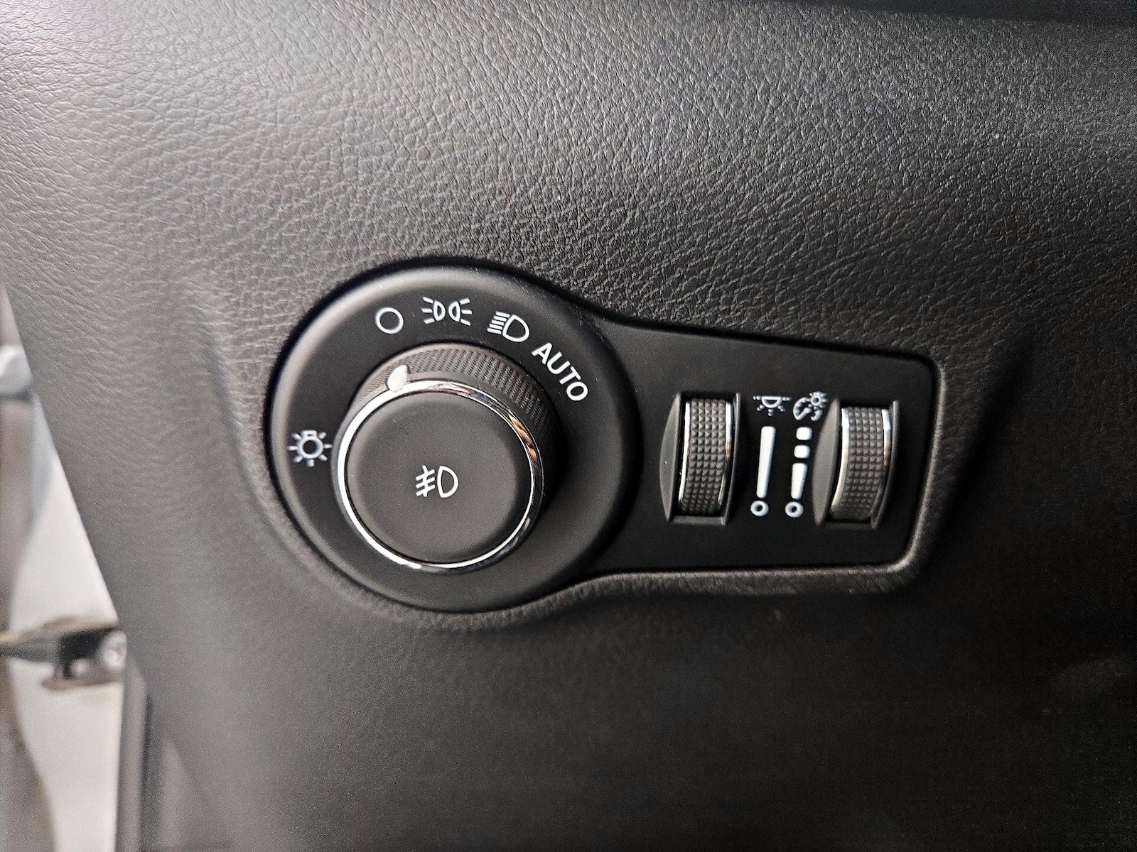 2025 Jeep Compass Limited - Photo 14