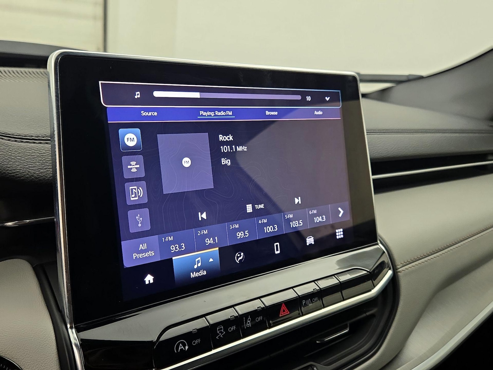 2025 Jeep Compass Limited - Photo 16