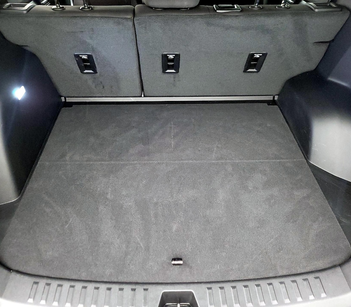 Trunk/Cargo (Seats Up)