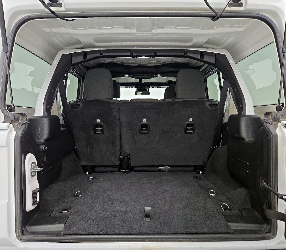 Trunk/Cargo (Seats Up)