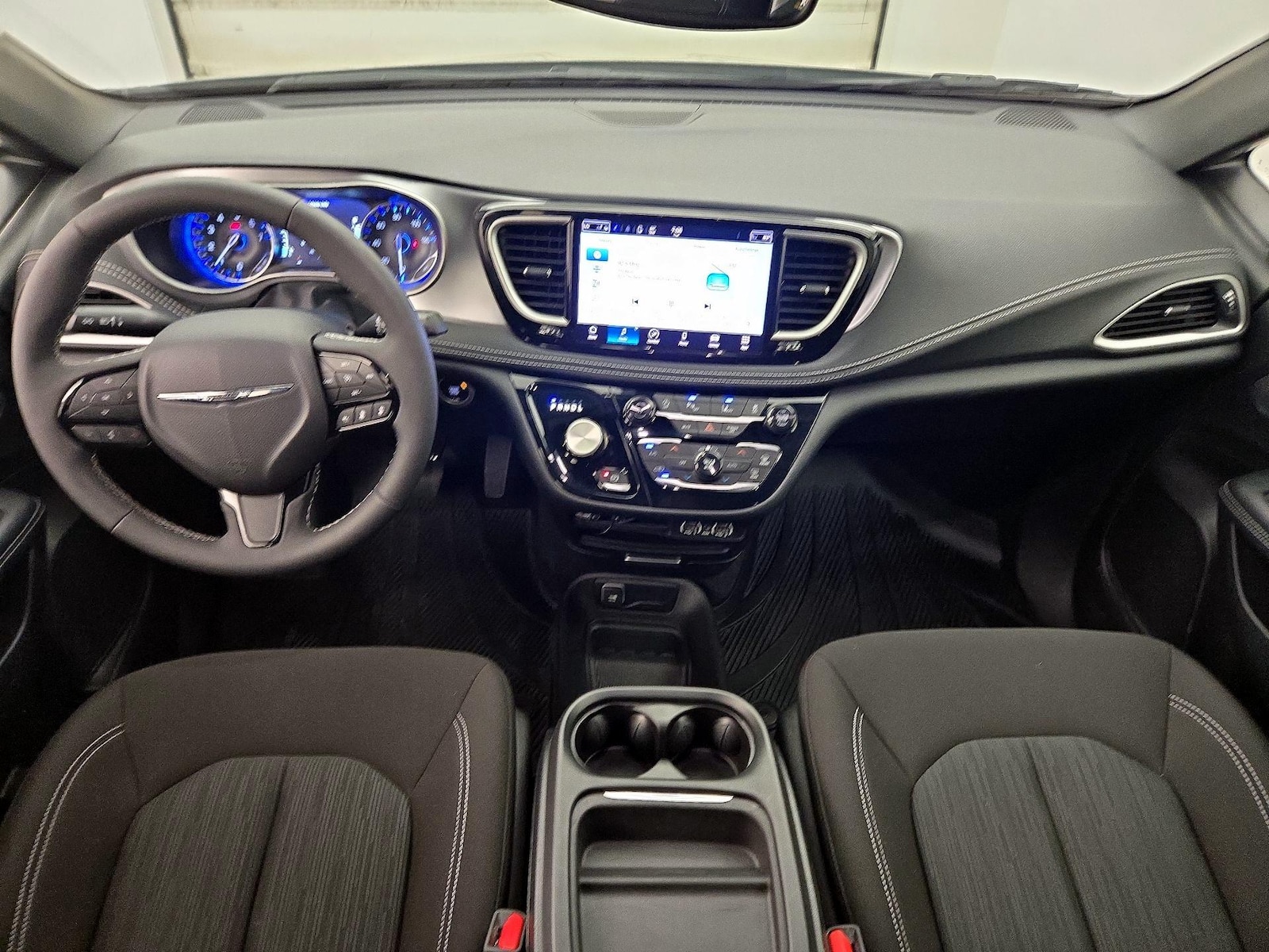 2023 Chrysler Pacifica Touring - Photo 10