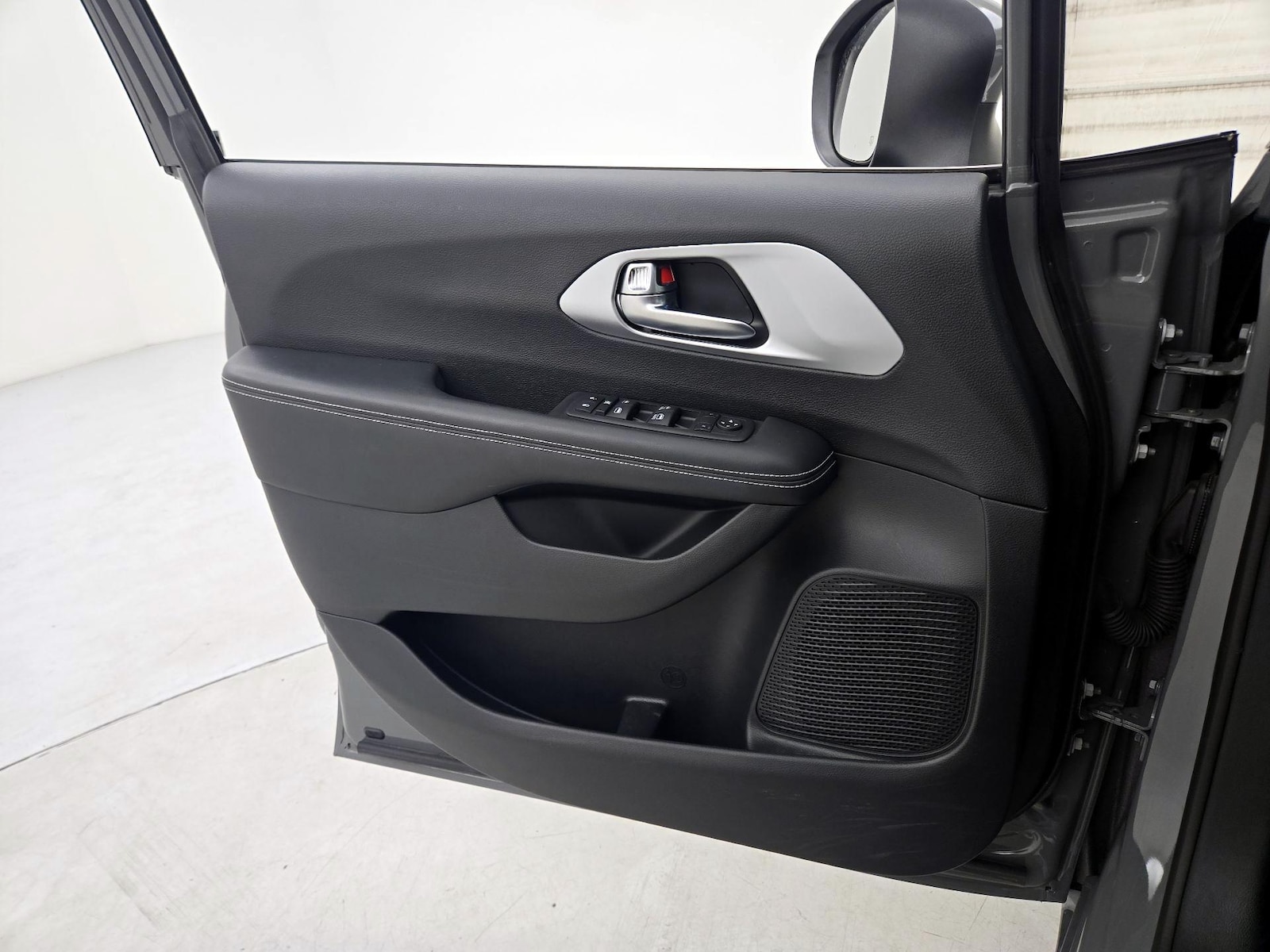 2023 Chrysler Pacifica Touring - Photo 13
