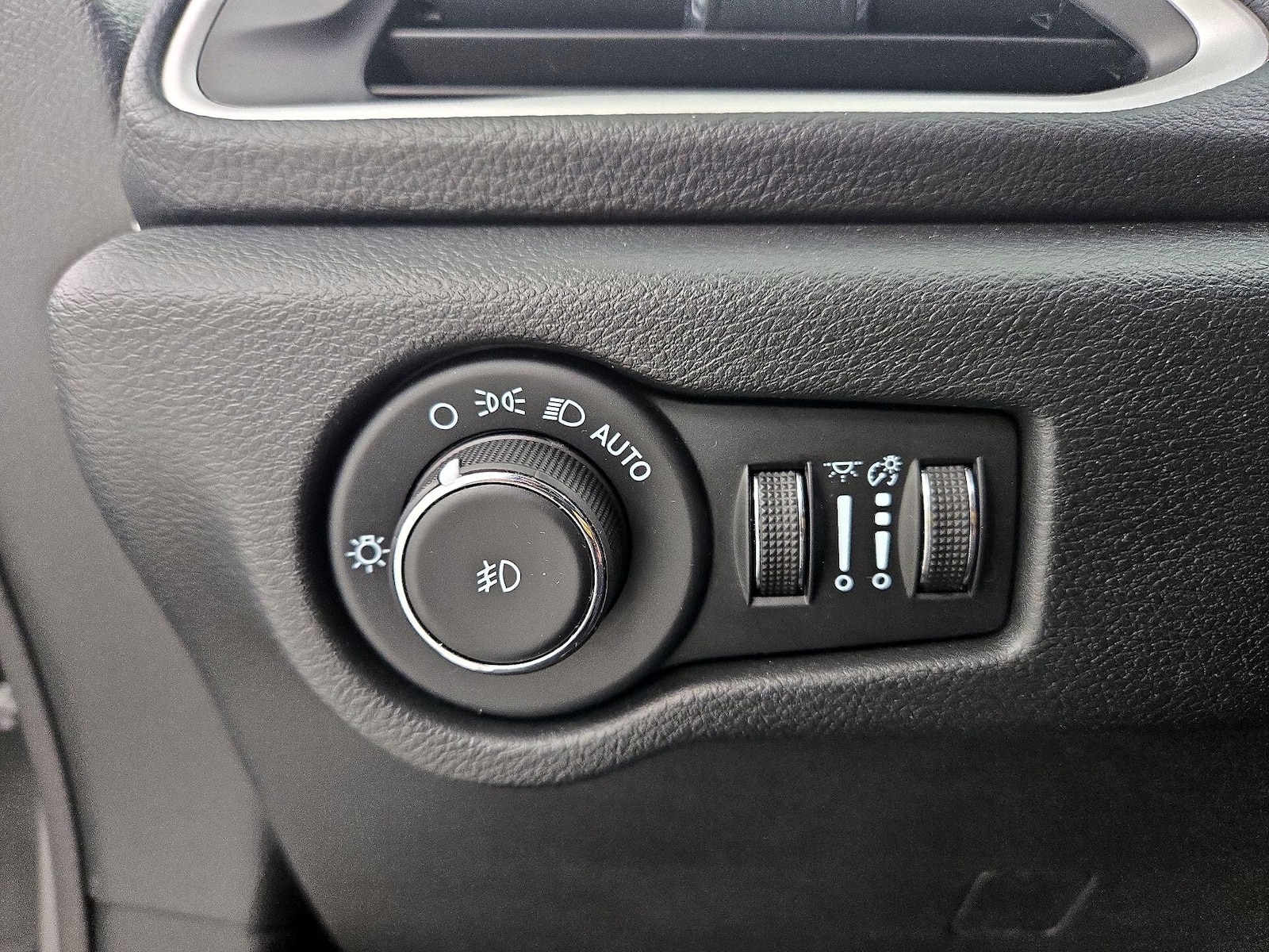 2023 Chrysler Pacifica Touring - Photo 14