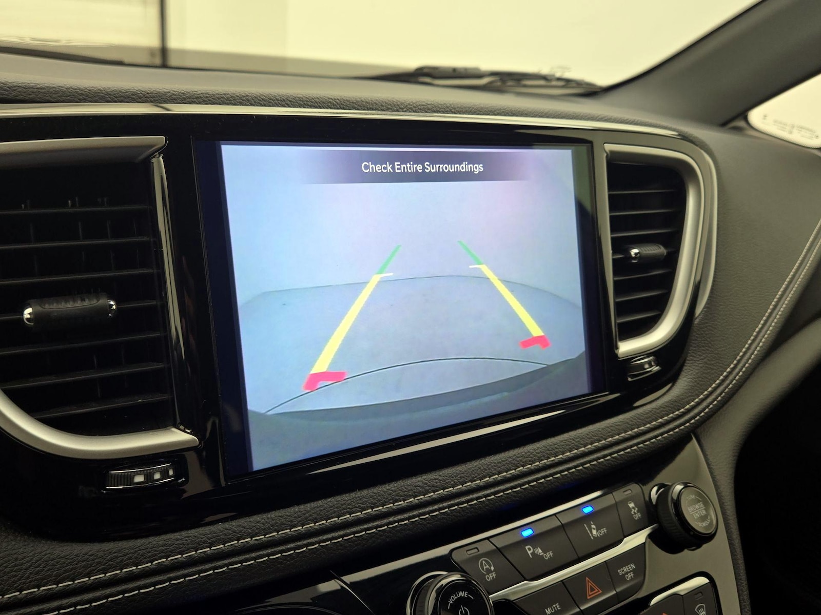 2023 Chrysler Pacifica Touring - Photo 15