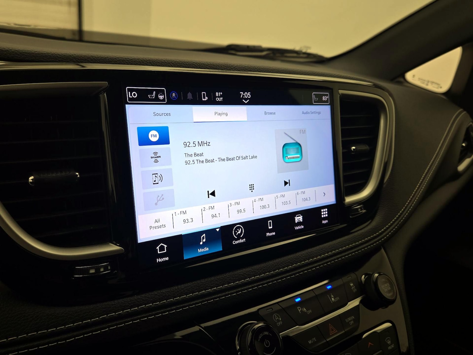 2023 Chrysler Pacifica Touring - Photo 16