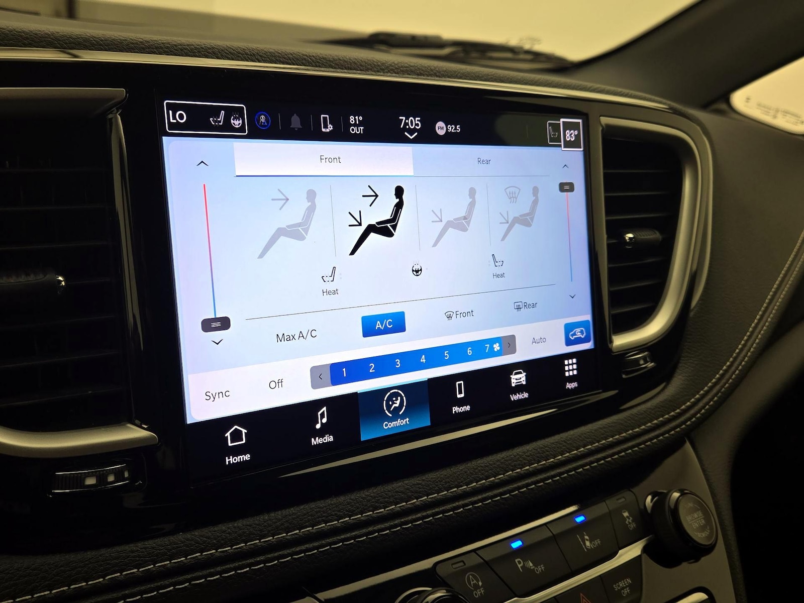 2023 Chrysler Pacifica Touring - Photo 17