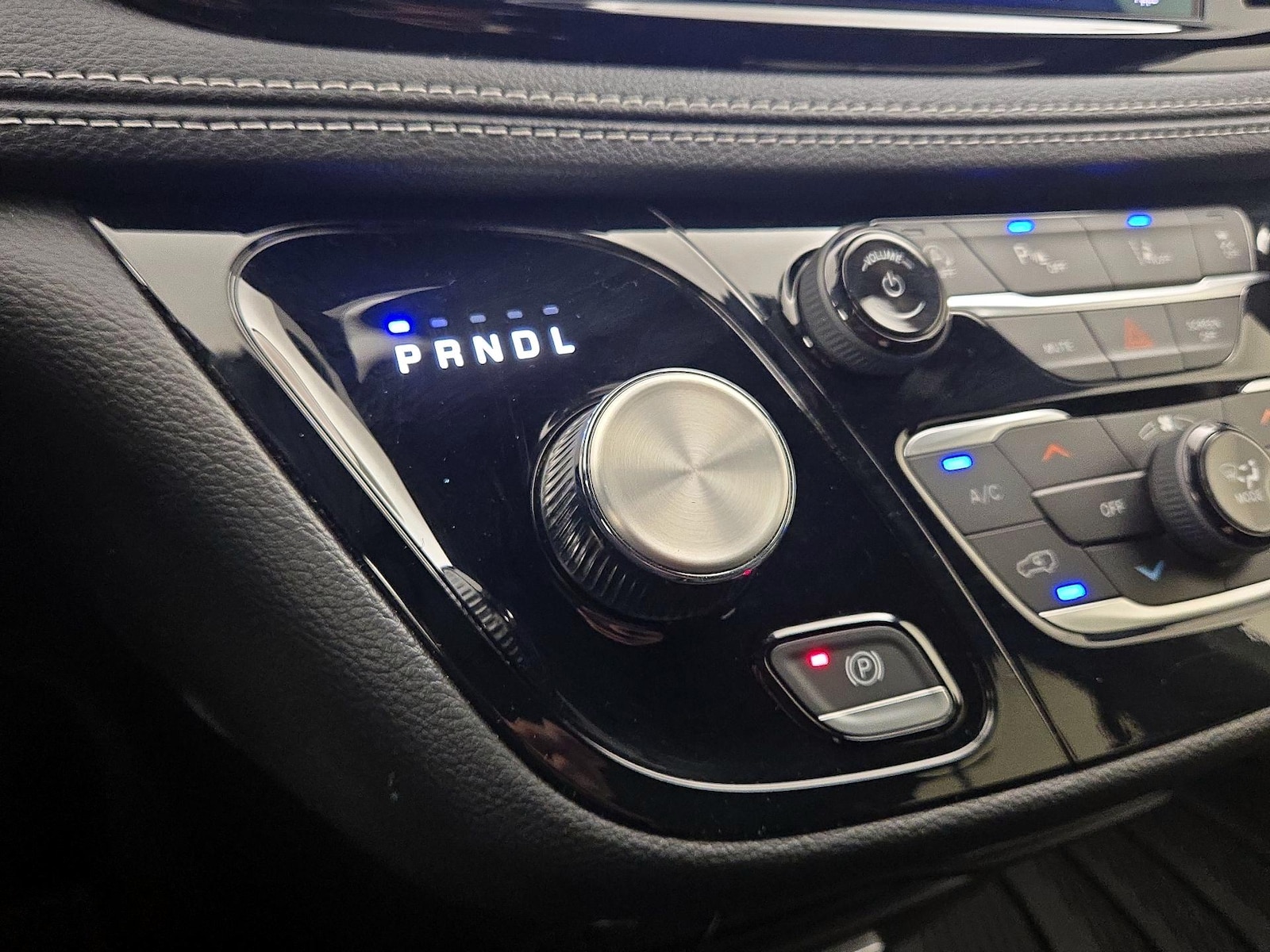 2023 Chrysler Pacifica Touring - Photo 18