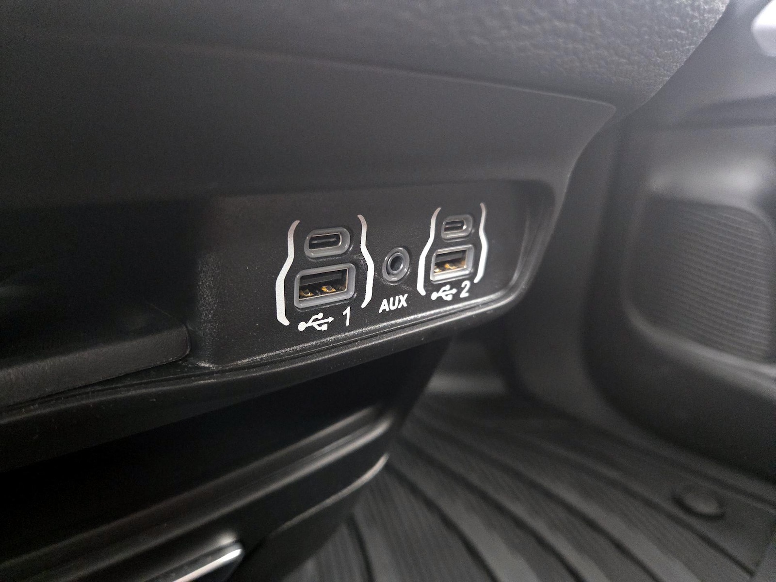 2023 Chrysler Pacifica Touring - Photo 19