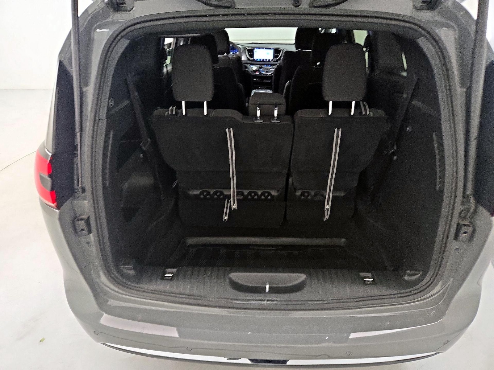 2023 Chrysler Pacifica Touring - Photo 22