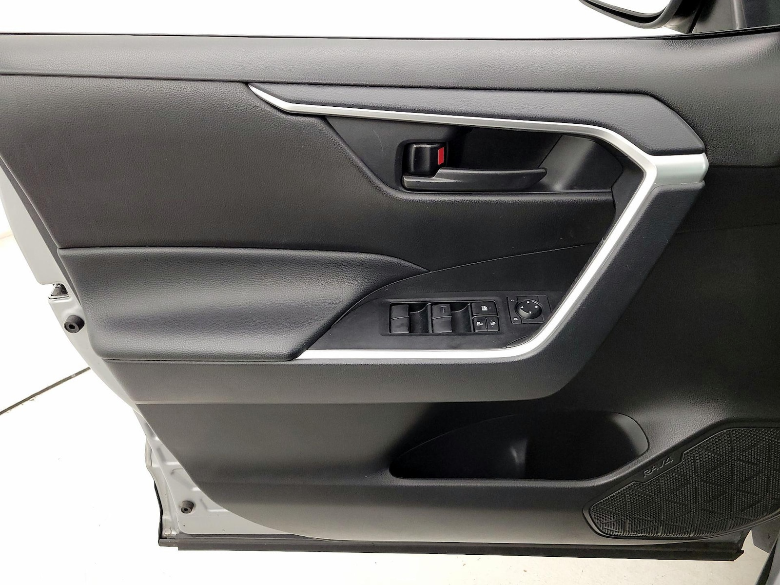 2025 Toyota RAV4 LE - Photo 13