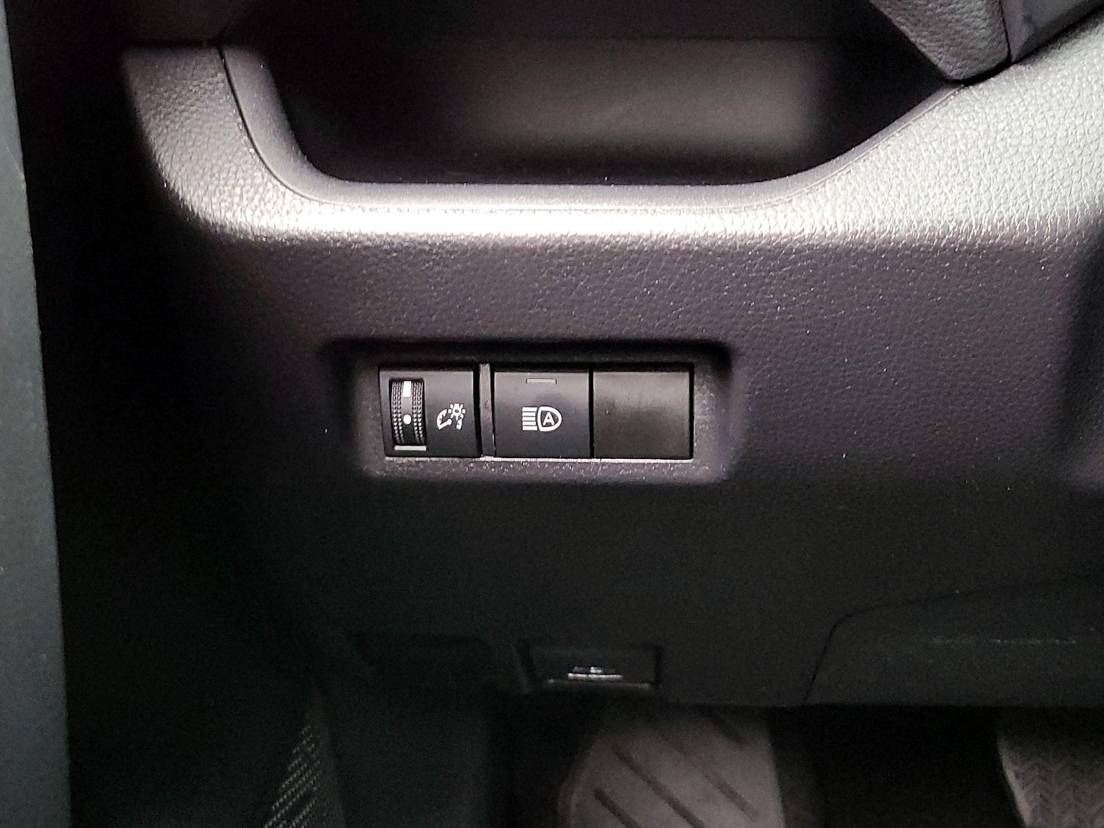2025 Toyota RAV4 LE - Photo 14