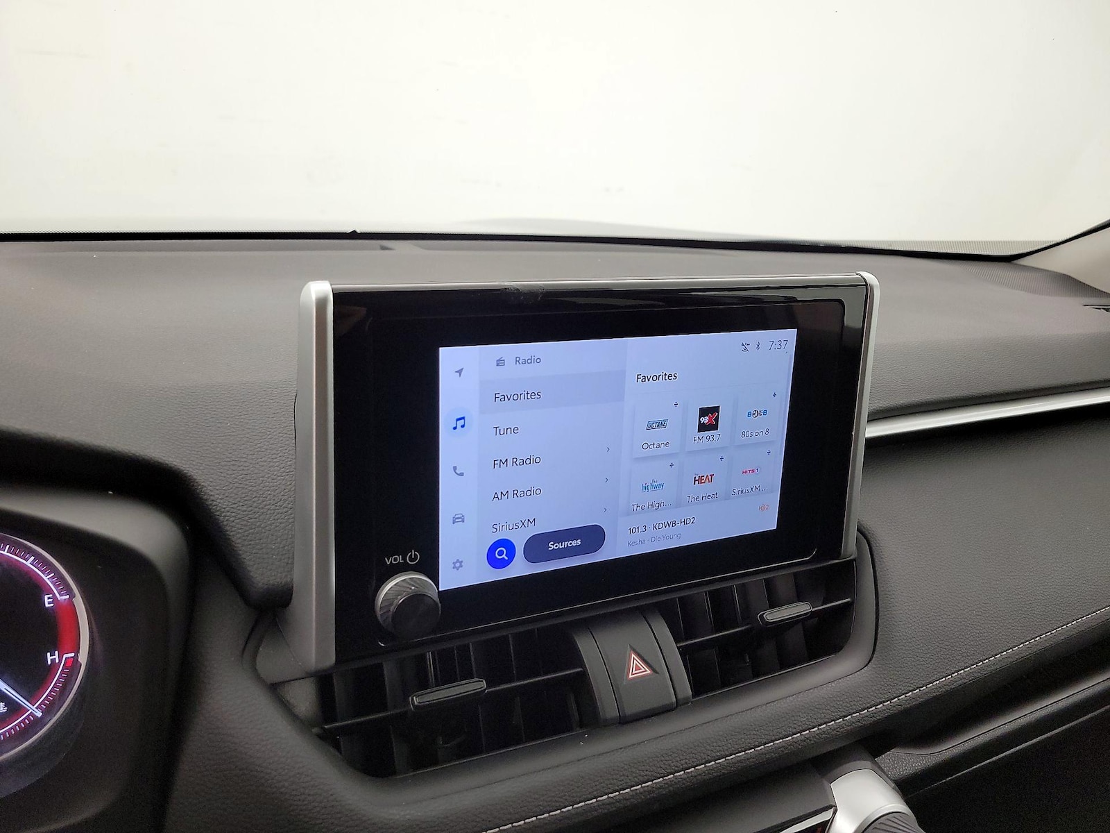 2025 Toyota RAV4 LE - Photo 17