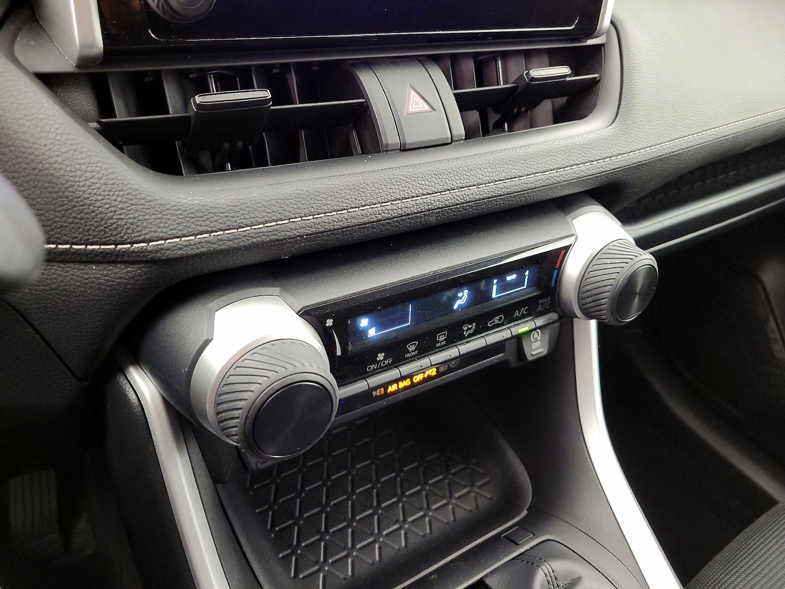 2025 Toyota RAV4 LE - Photo 18
