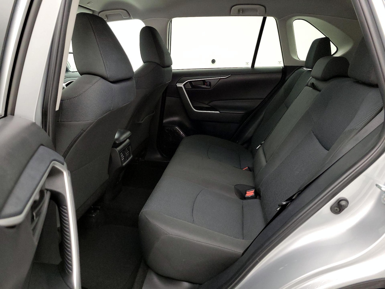 2025 Toyota RAV4 LE - Photo 21