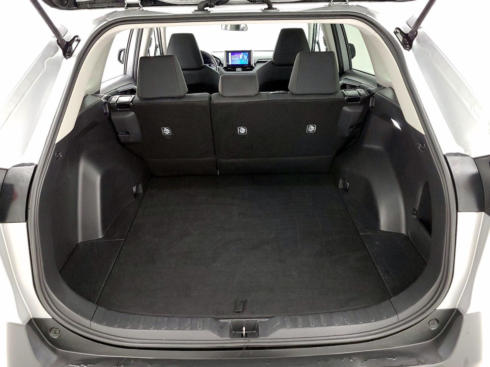 2025 Toyota RAV4 LE - Photo 22