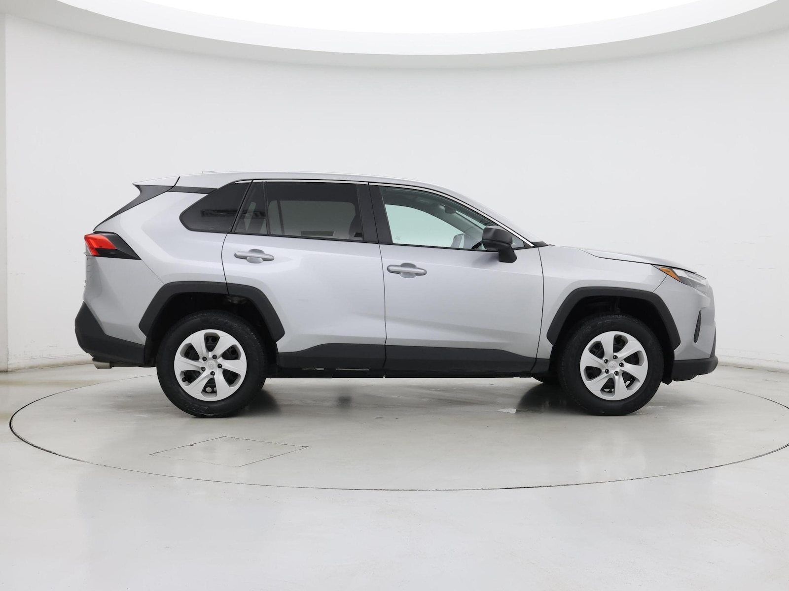 2025 Toyota RAV4 LE - Photo 8