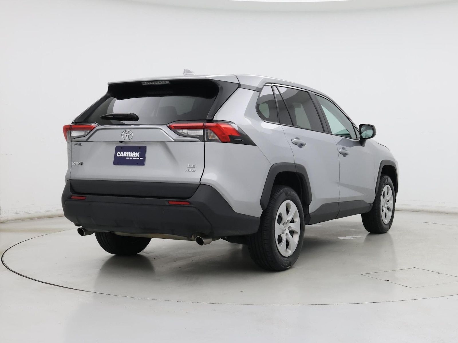 2025 Toyota RAV4 LE - Photo 9