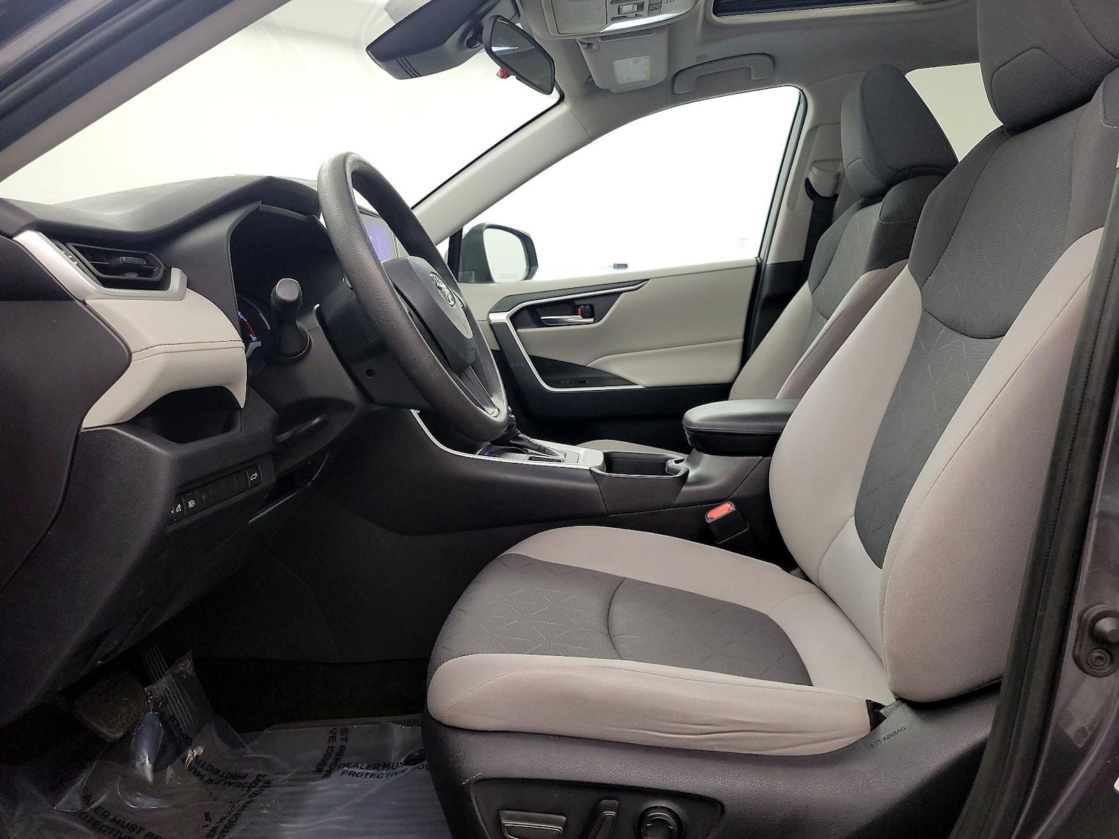2024 Toyota RAV4 XLE - Photo 12
