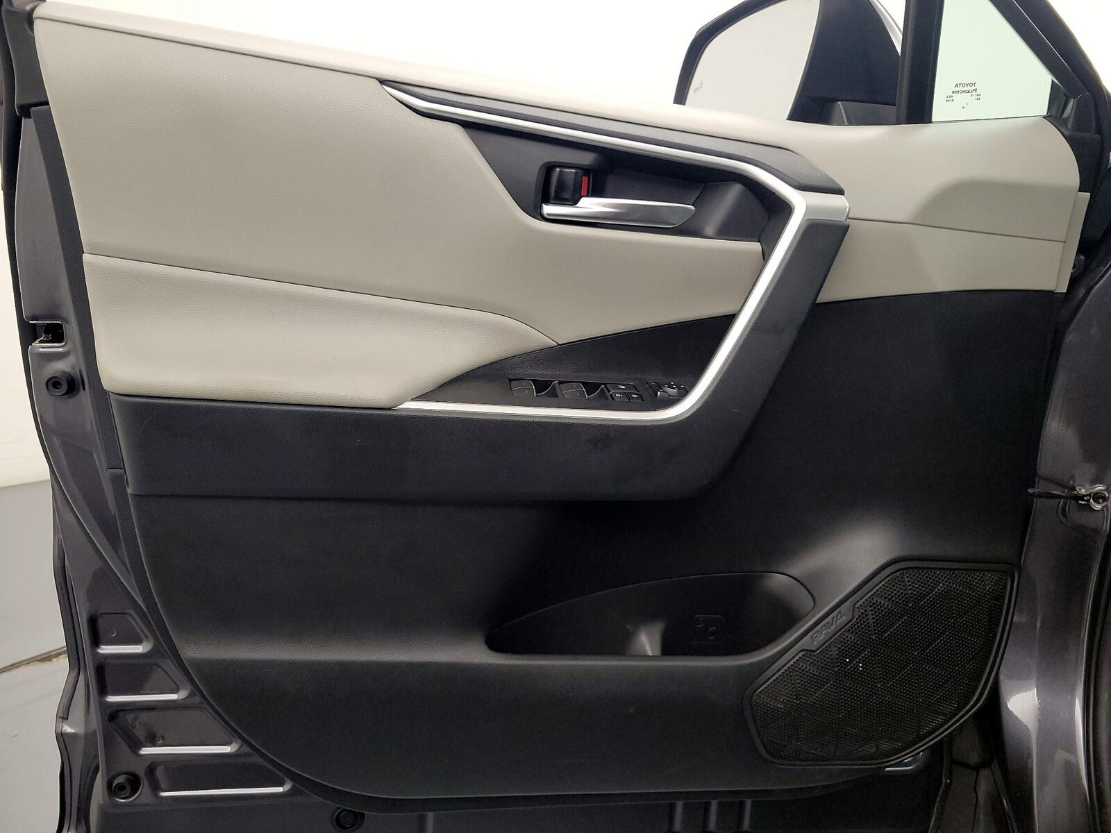 2024 Toyota RAV4 XLE - Photo 13