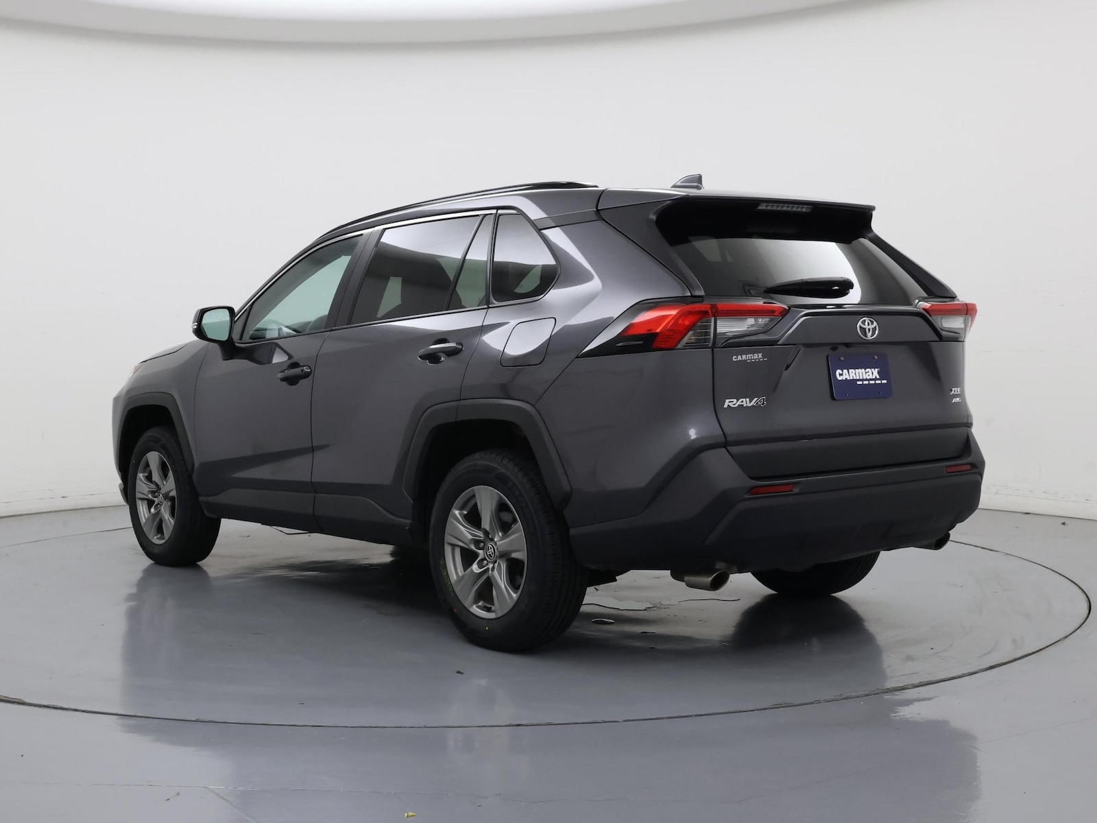2024 Toyota RAV4 XLE - Photo 3