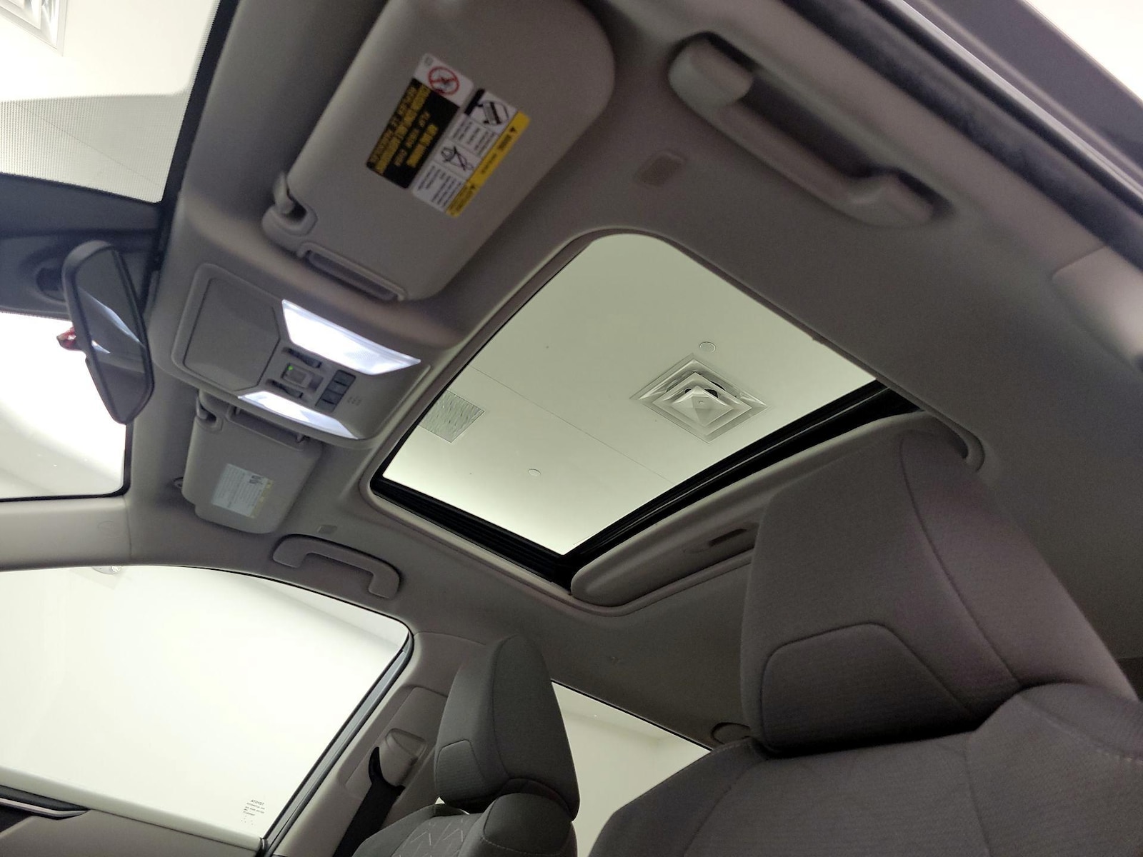 2024 Toyota RAV4 XLE - Photo 20