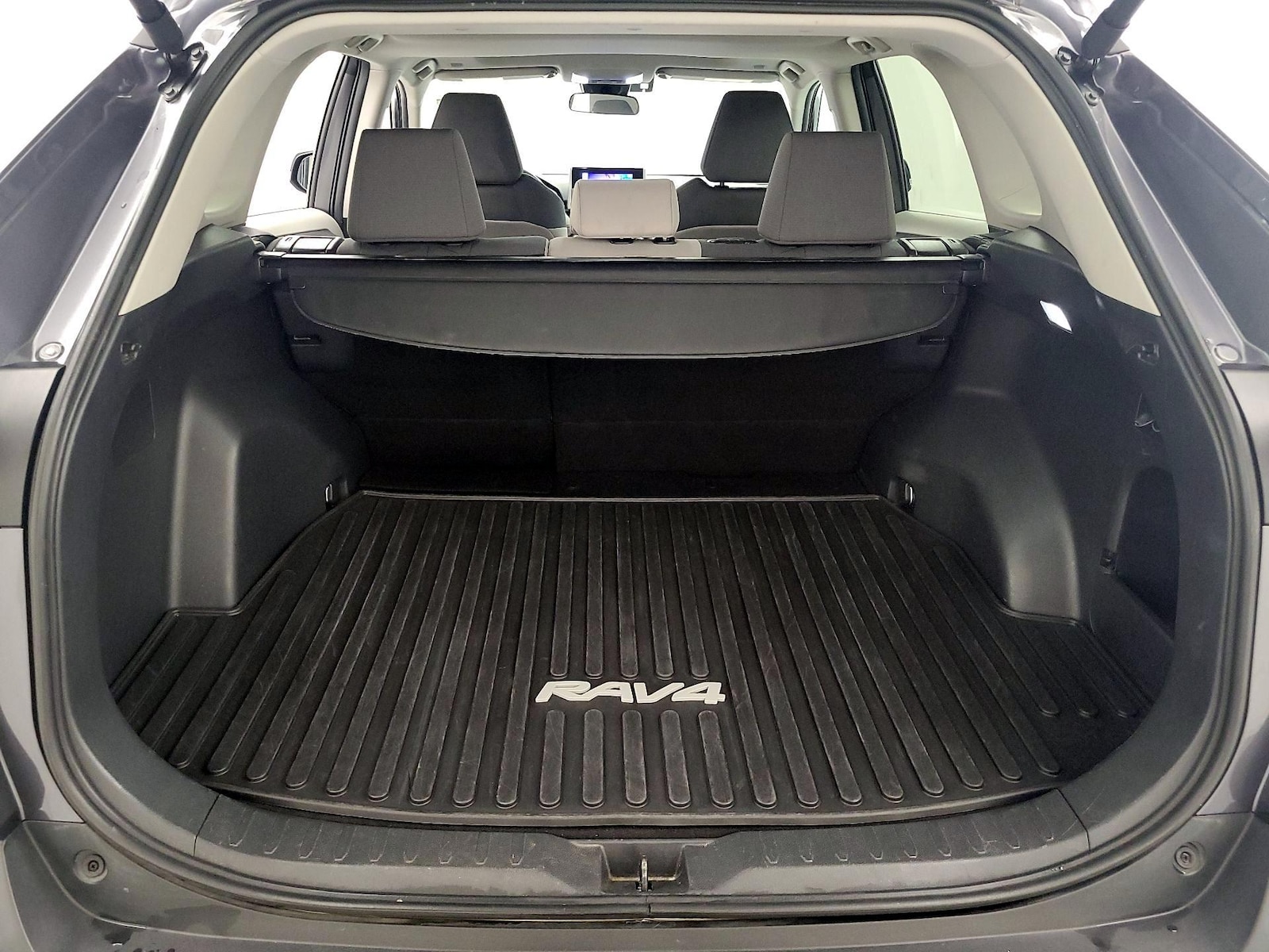 2024 Toyota RAV4 XLE - Photo 22