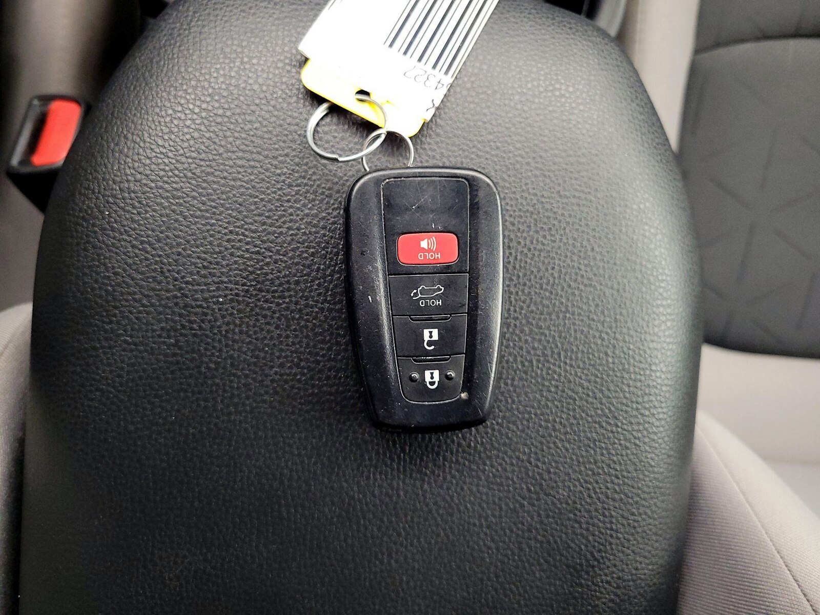 2024 Toyota RAV4 XLE - Photo 24
