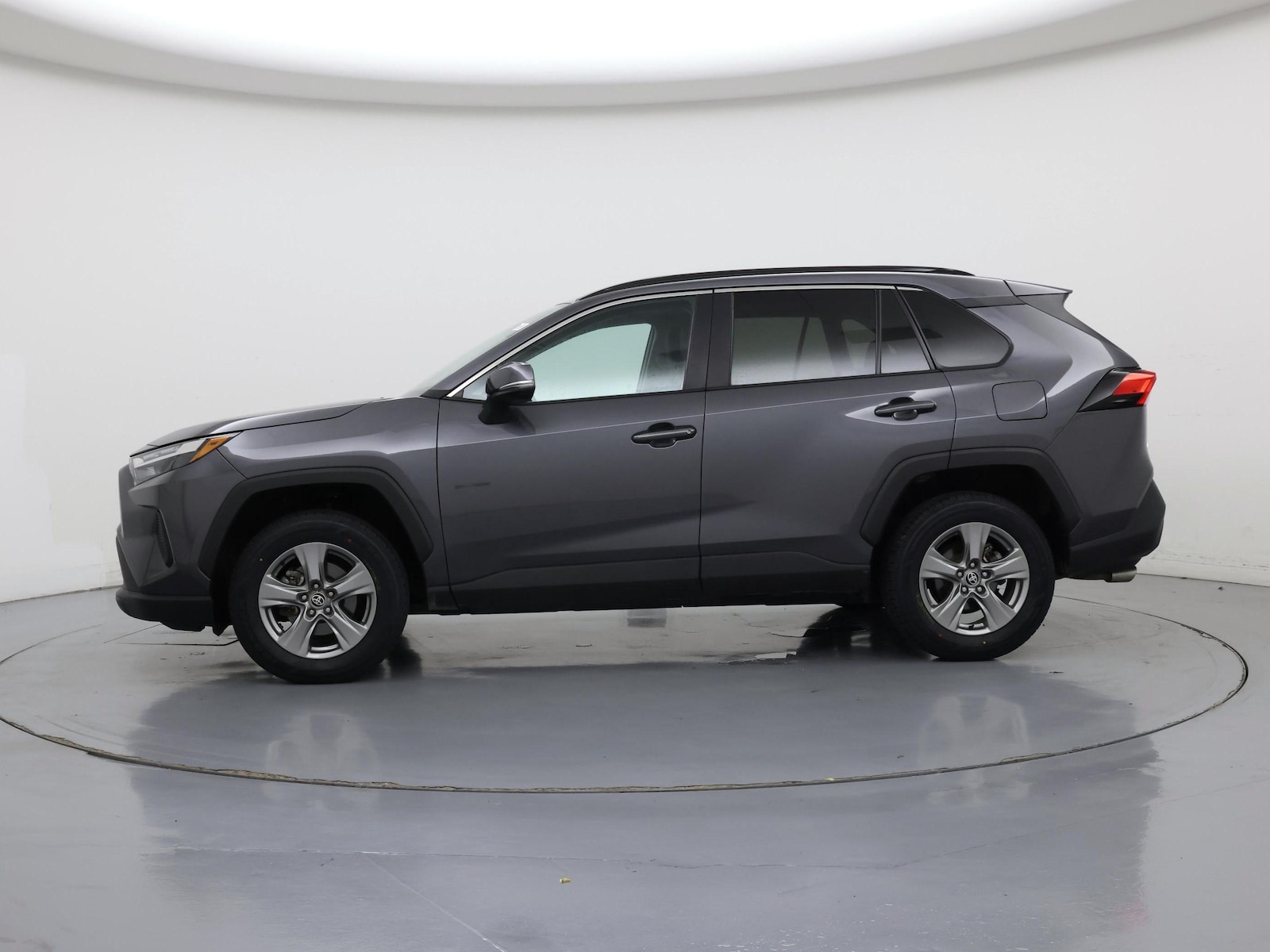 2024 Toyota RAV4 XLE - Photo 4
