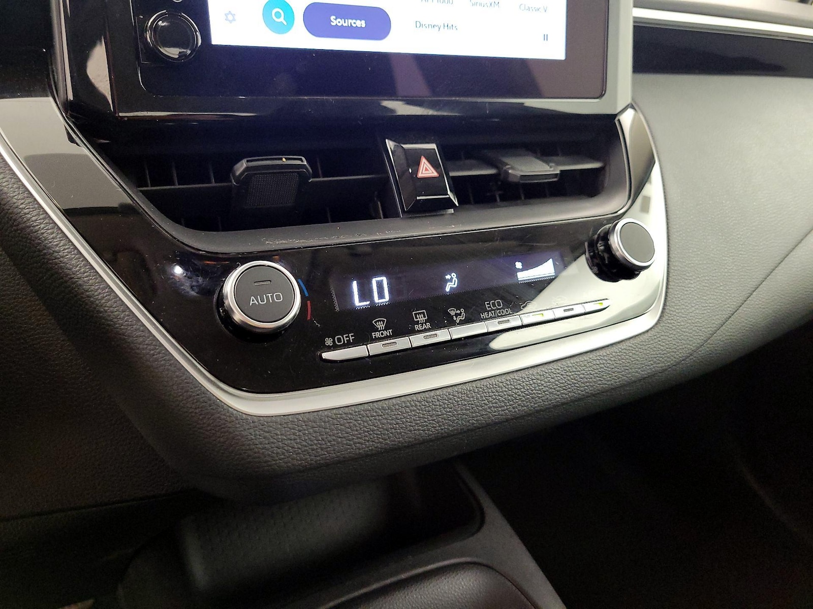 2025 Toyota Corolla LE - Photo 18
