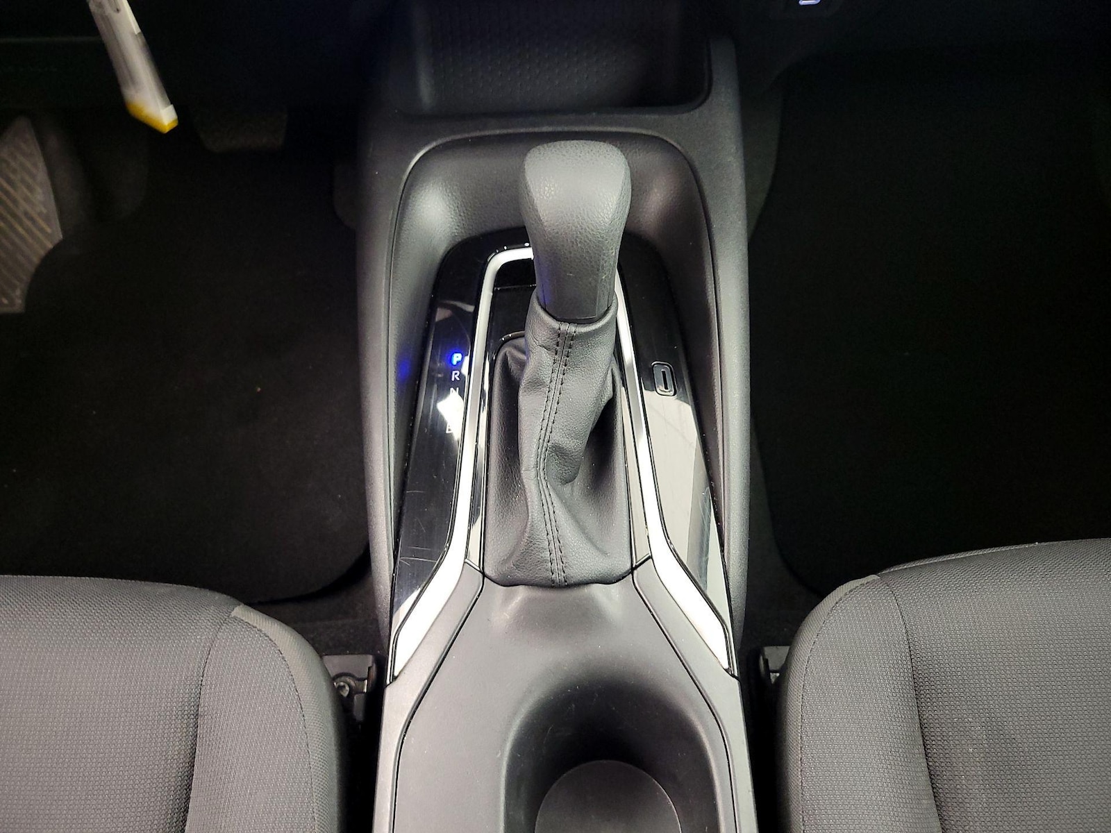 2025 Toyota Corolla LE - Photo 19
